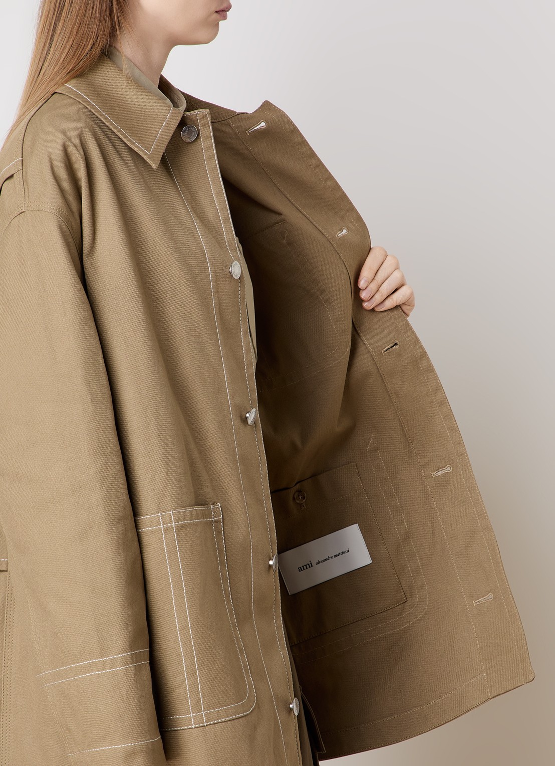AMI Paris Spijkerjas met opgestikte zakken - detail 5 beige