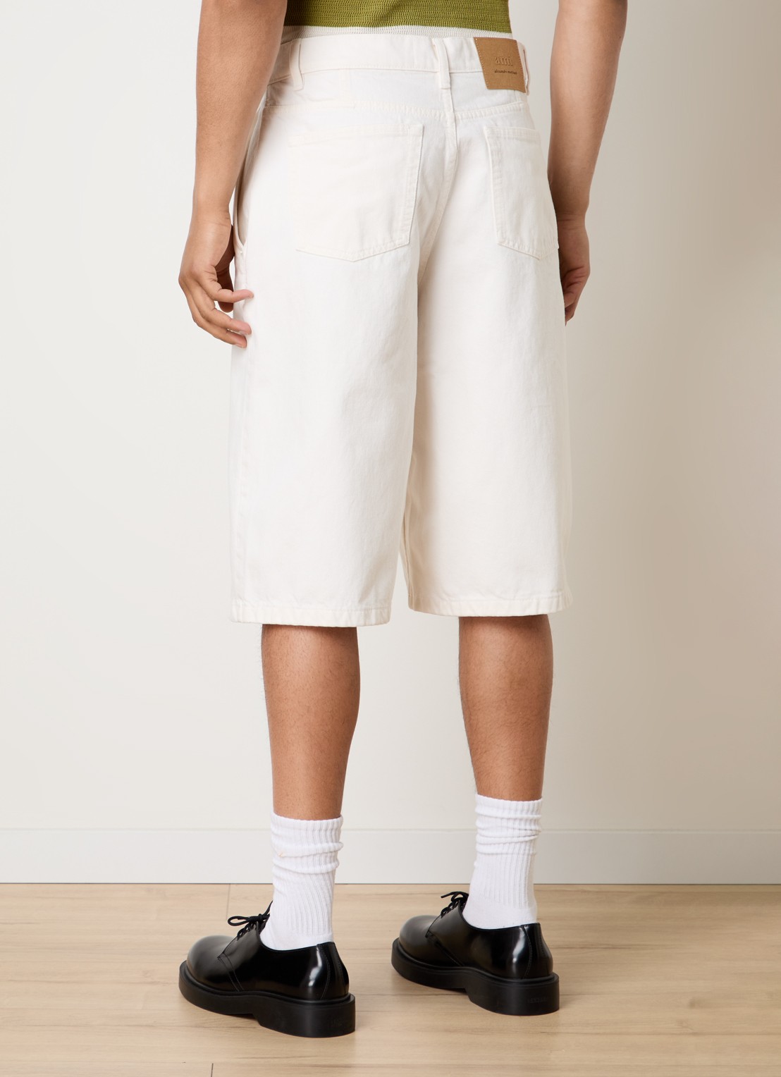 AMI Paris Straight fit korte broek van denim met gekleurde wassing - achterkant 6 gebroken wit