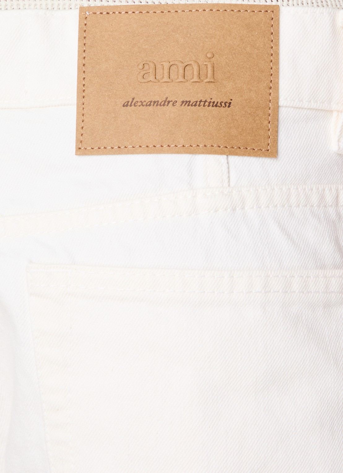 AMI Paris Straight fit korte broek van denim met gekleurde wassing - detail 5 gebroken wit