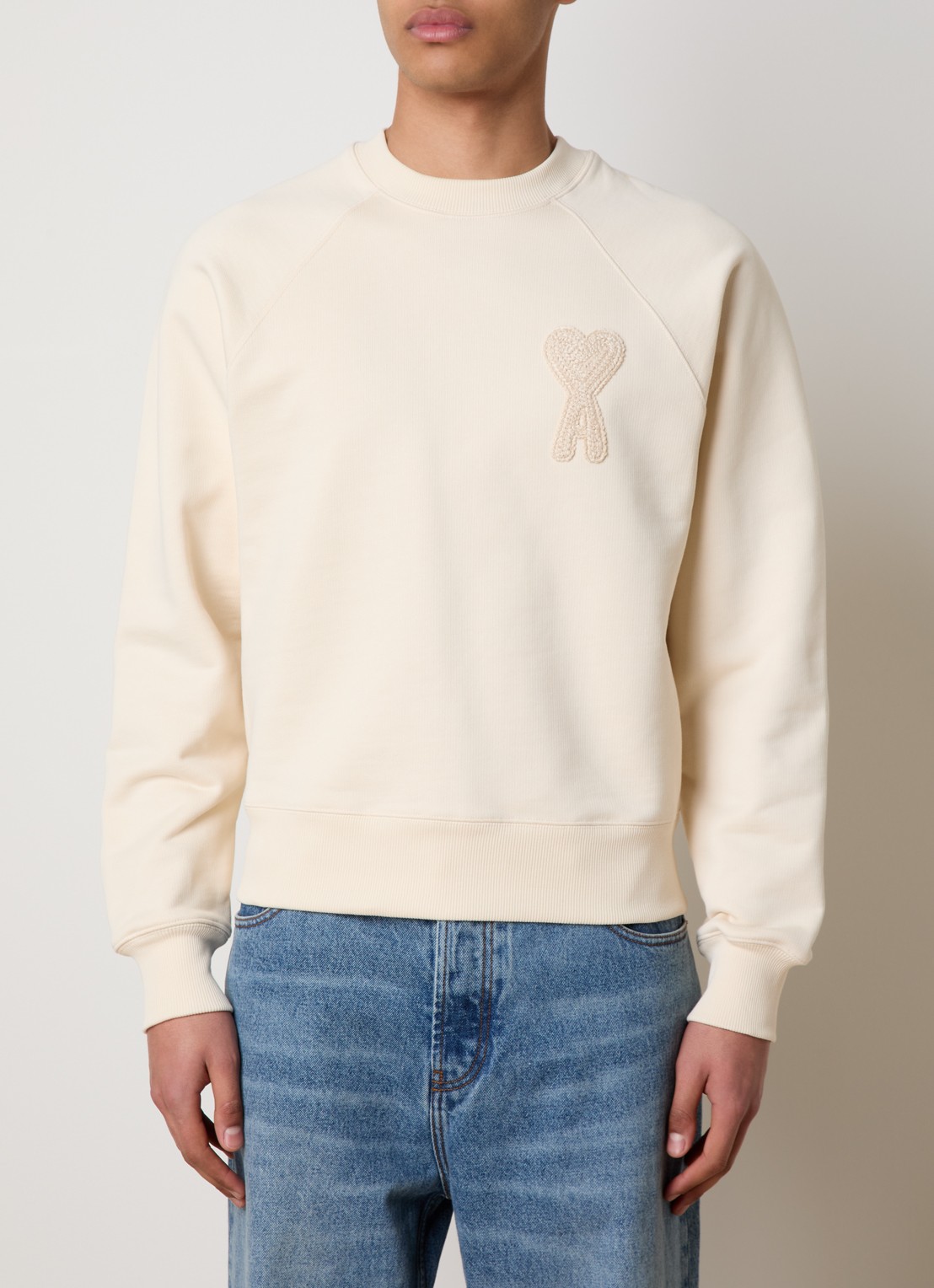 AMI Paris Sweater van  katoen met logoborduring - detail 2 creme