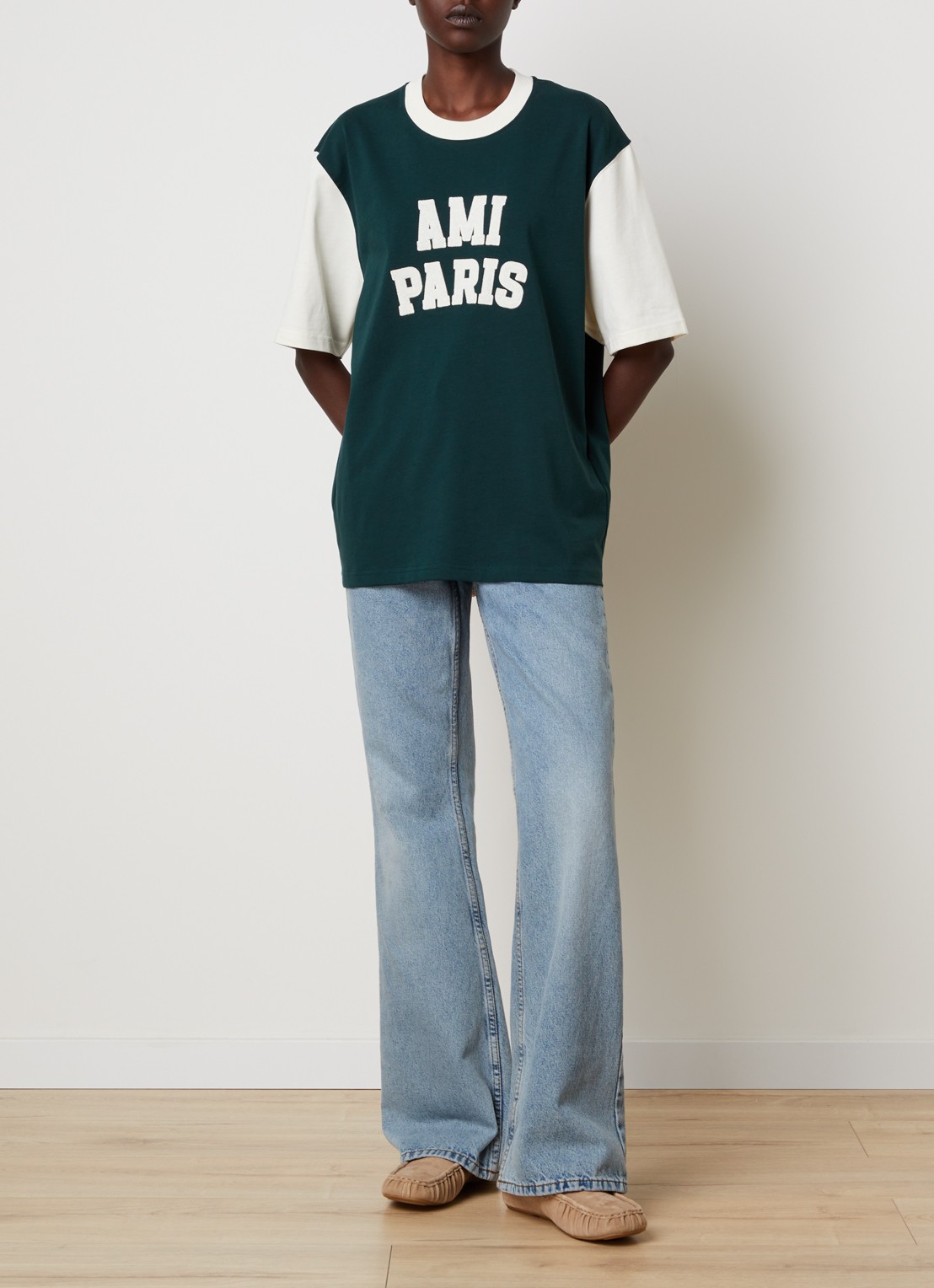 AMI Paris T-shirt met logoborduring - voorkant 4 groen