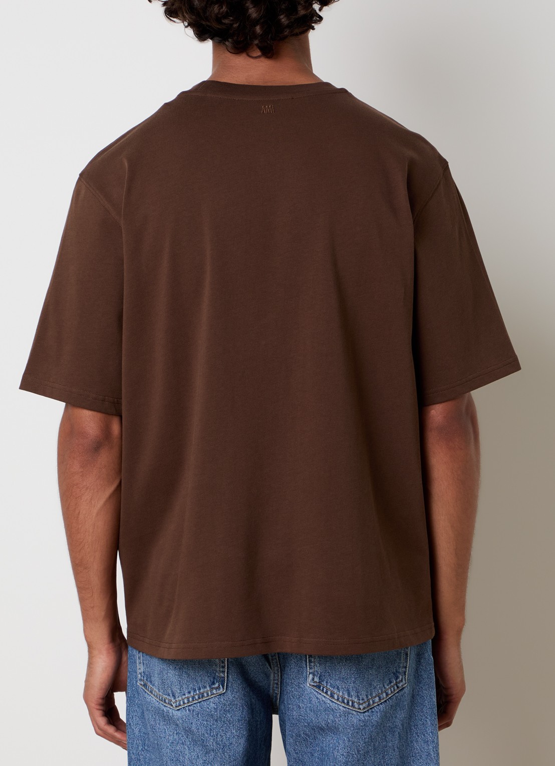 AMI Paris T-shirt met logoborduring - achterkant bruin
