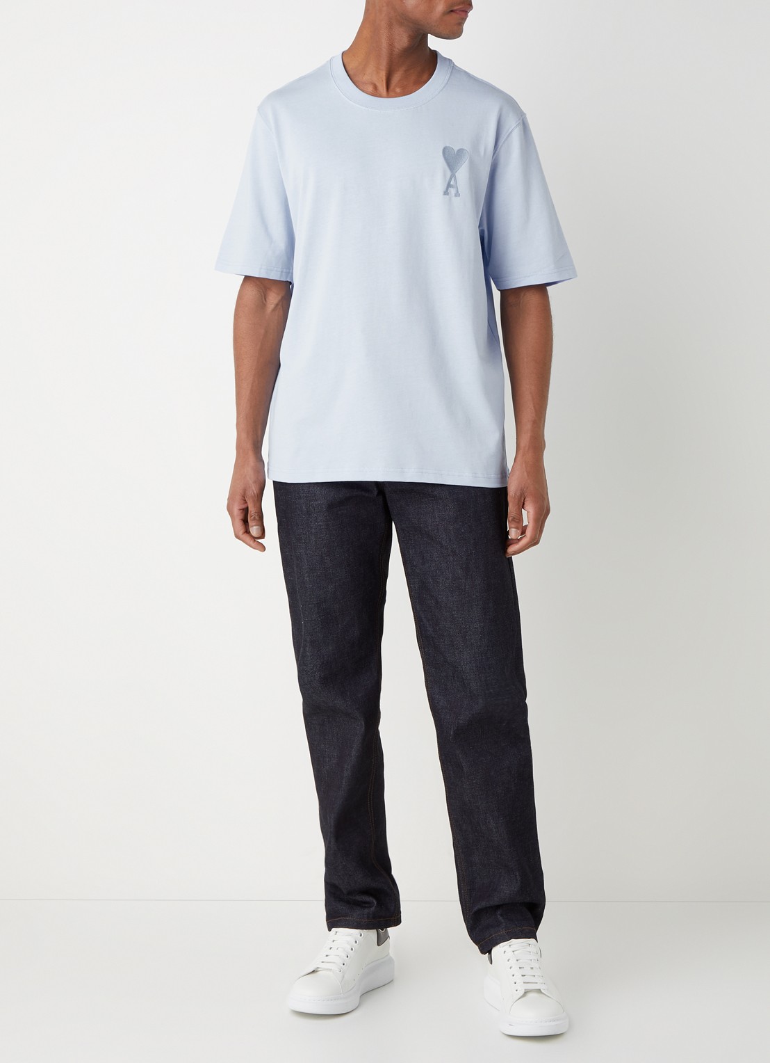 AMI Paris T-shirt van  katoen met logoborduring  - voorkant 2 lichtblauw