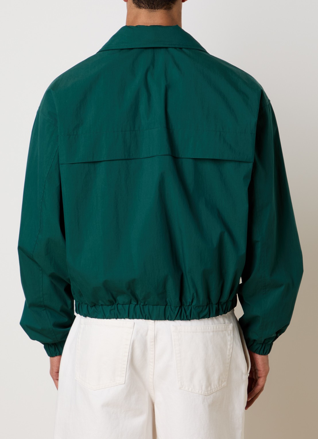 AMI Paris Windjack met opbergbare capuchon - achterkant groen