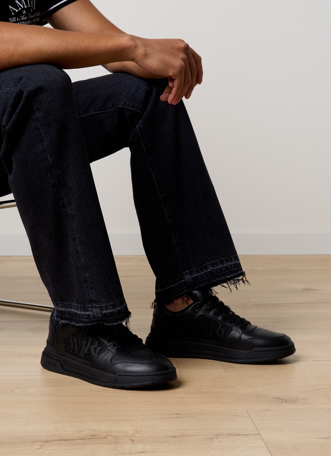 AMIRI Classic Low sneaker van leer met logo - voorkant 3 zwart