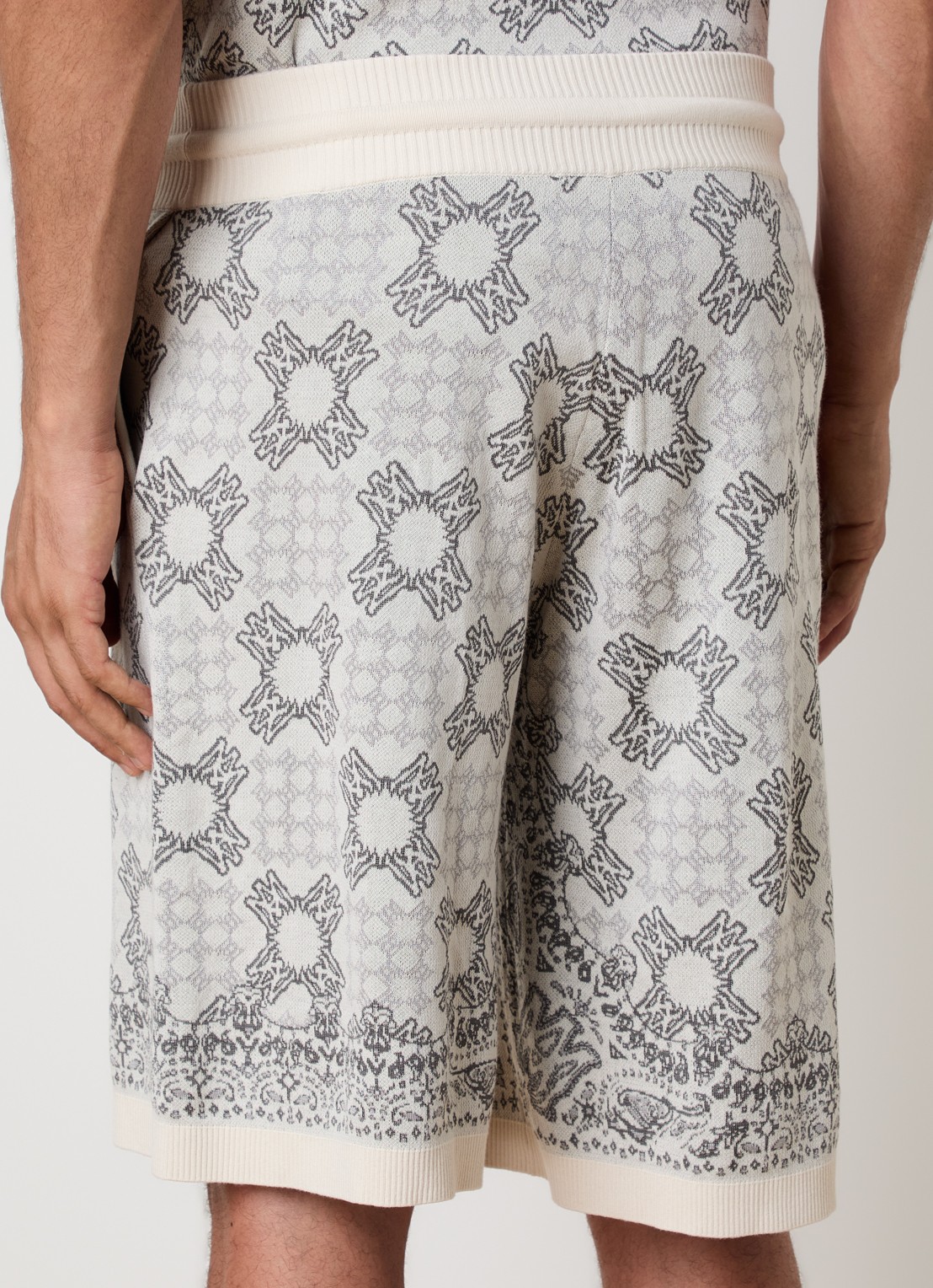 AMIRI Loose fit korte broek met logoborduring - achterkant beige