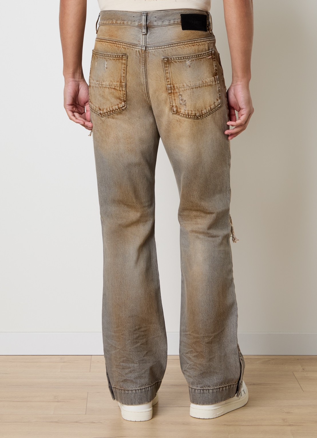 AMIRI MX1 straight leg jeans met destroyed afwerking - achterkant beige