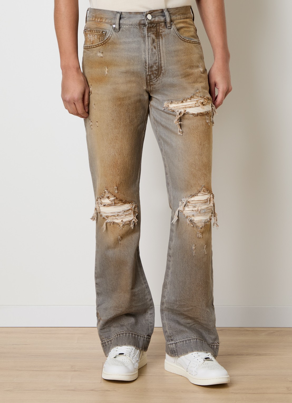 AMIRI MX1 straight leg jeans met destroyed afwerking - detail 4 beige