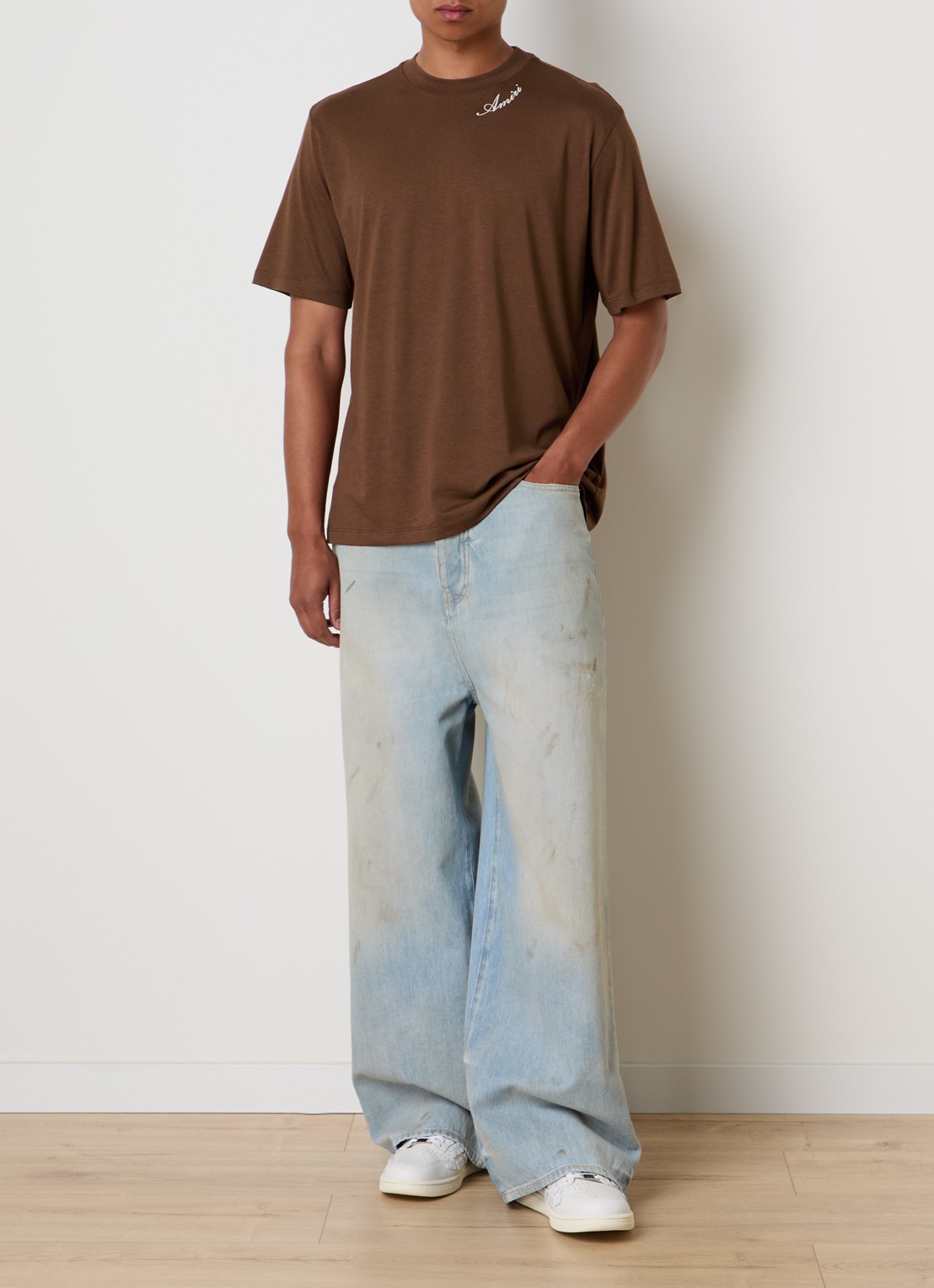 AMIRI Script T-shirt met logo - voorkant 5 cognac