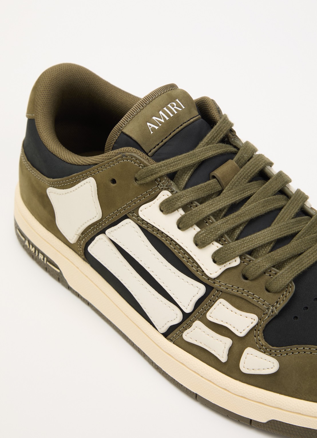 AMIRI Skel Top Low sneaker van suède met leren details - detail 6 bronsgroen