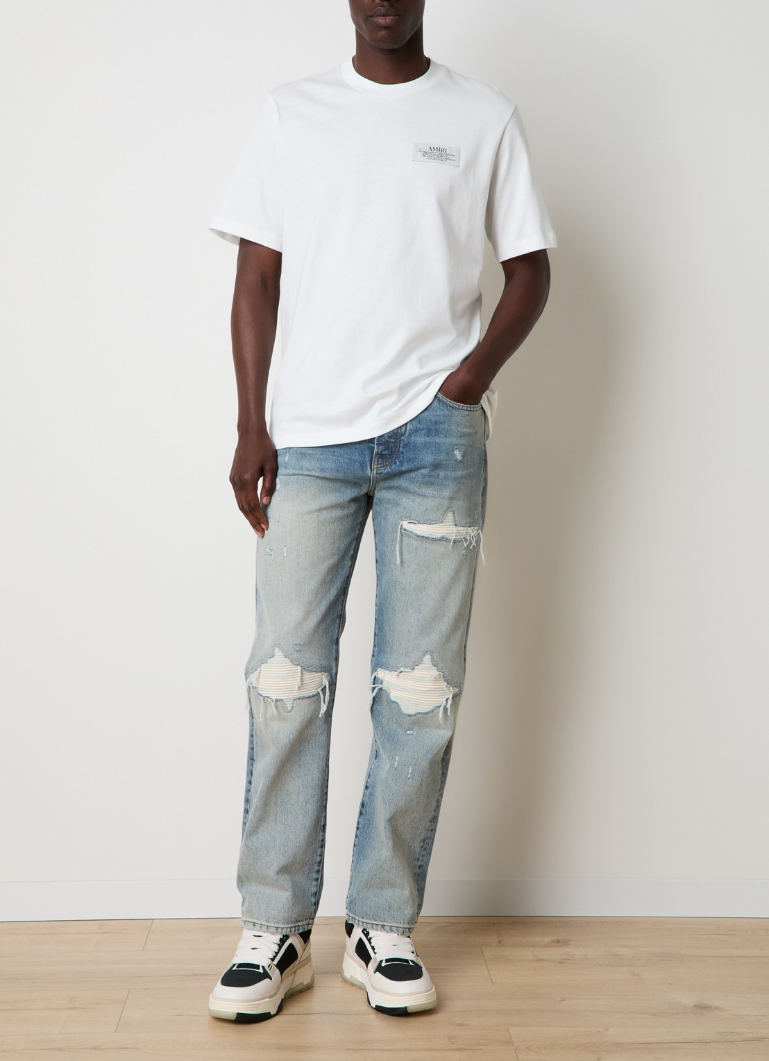 AMIRI Spirit T-shirt met logo- en backprint - voorkant 3 gebroken wit