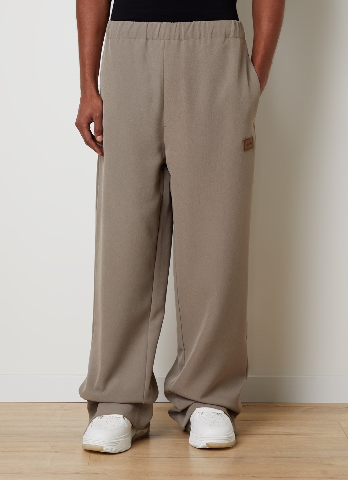 AMIRI Straight fit trackpants met steekzakken en logo - detail 4 donkerbeige