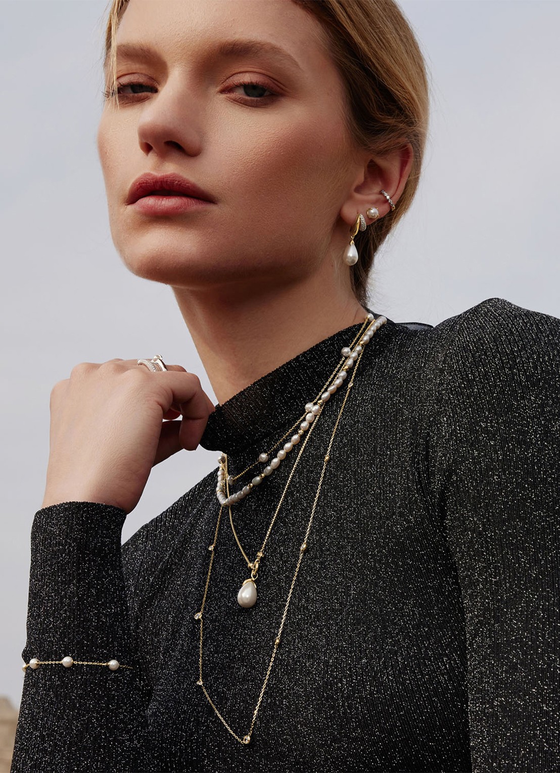 Ania Haie Shell Pearl Drop oorhangers verguld - voorkant 2 goud