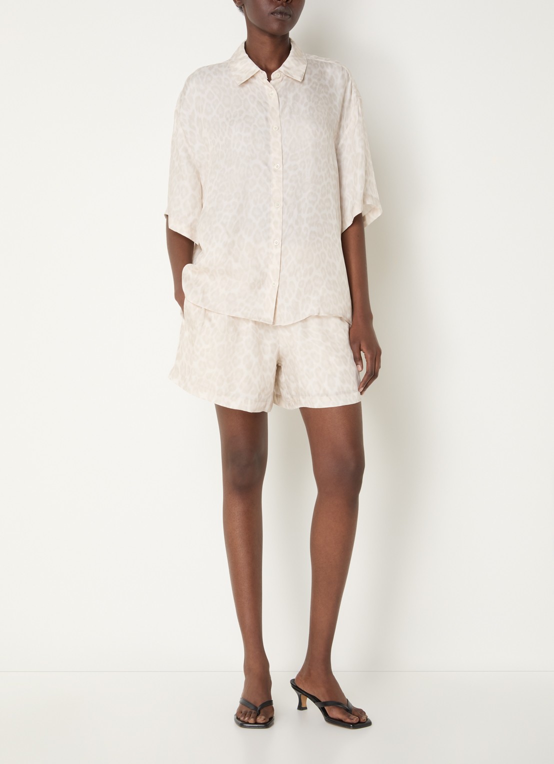 Anine Bing Blouse met panterprint - voorkant 2 beige