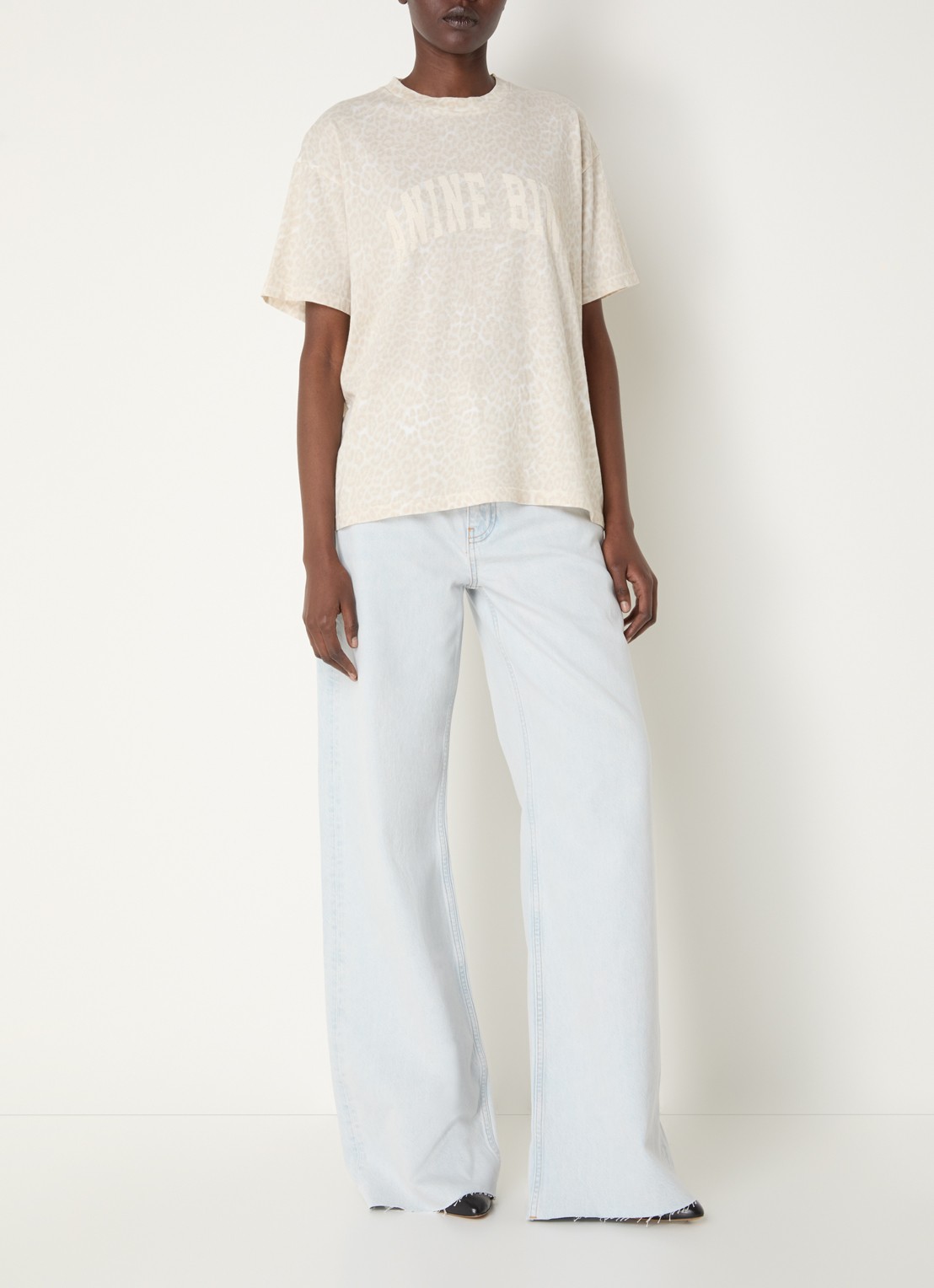 Anine Bing Cade T-shirt met panterprint - voorkant 3 beige