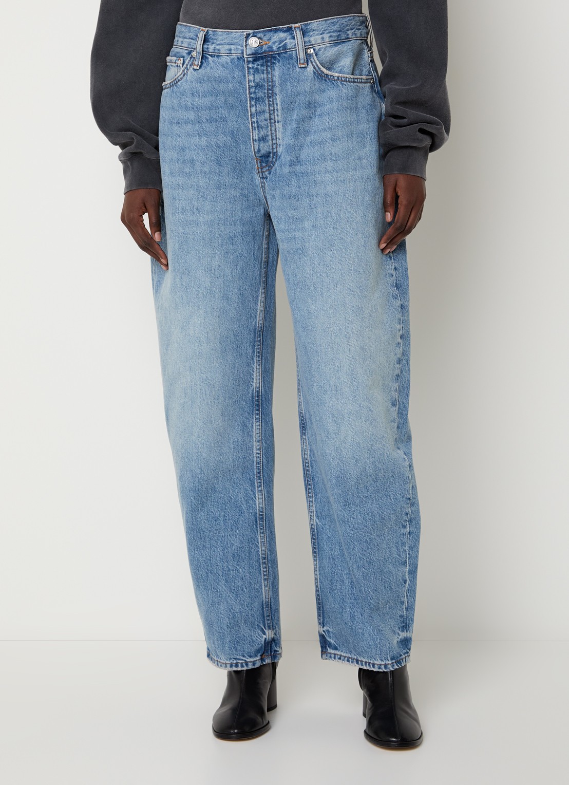 Anine Bing Fritz high waist tapered jeans met medium wassing - detail indigo