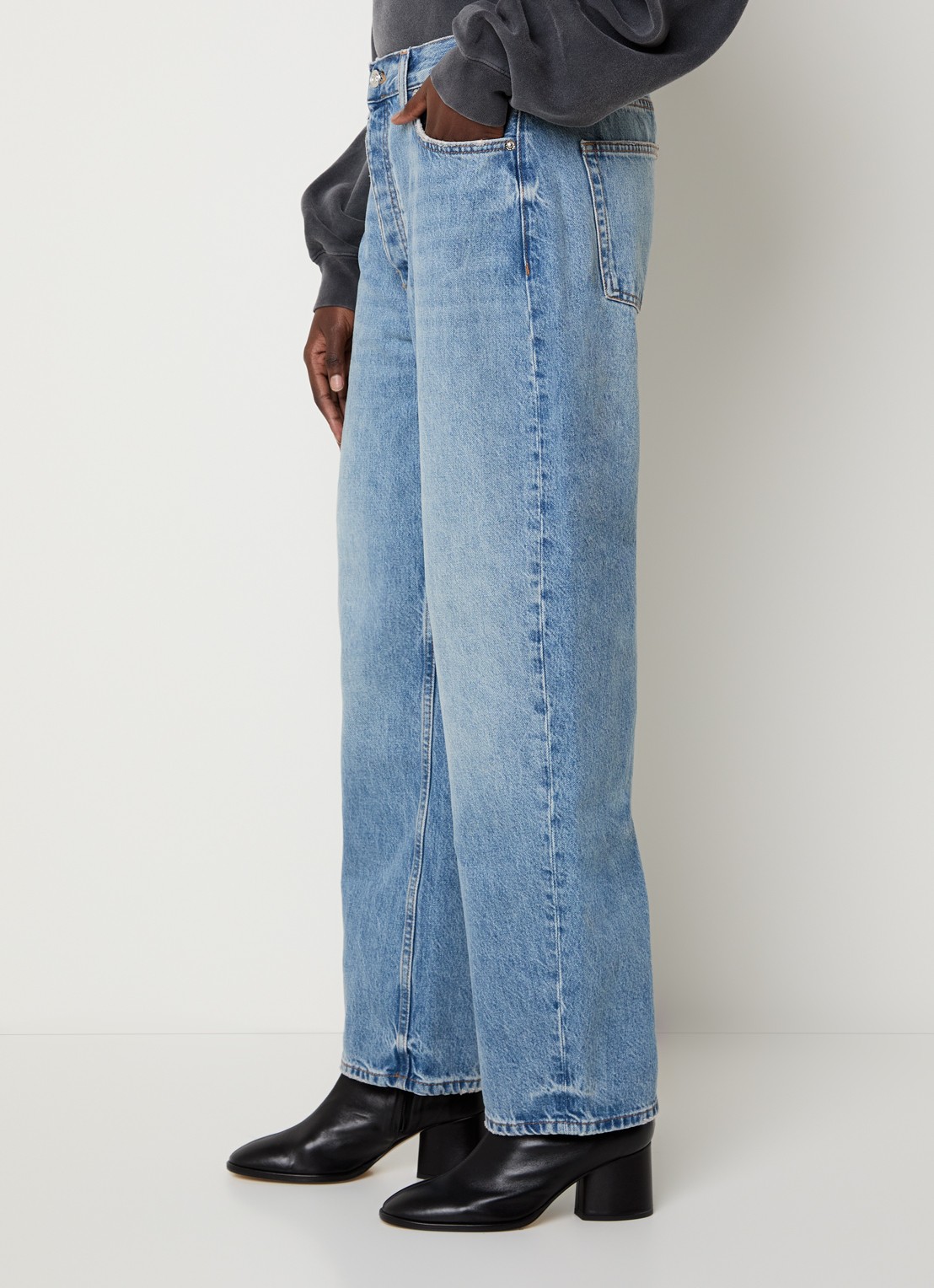 Anine Bing Fritz high waist tapered jeans met medium wassing - detail 2 indigo