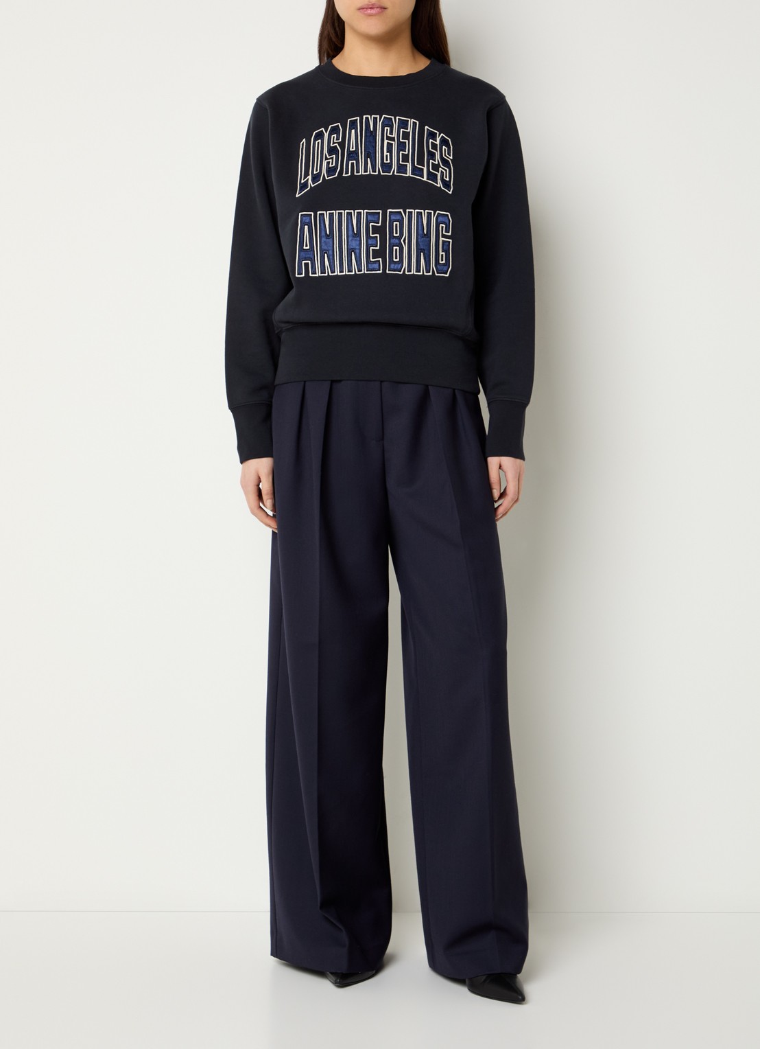 Anine Bing Harry sweater met logoborduring - voorkant 3 zwart
