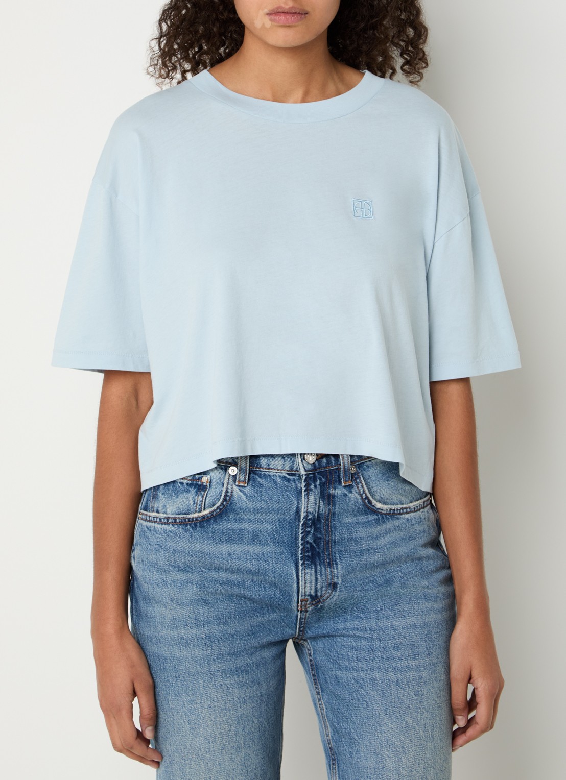 Anine Bing Johnny cropped T-shirt met logo - detail 4 lichtblauw