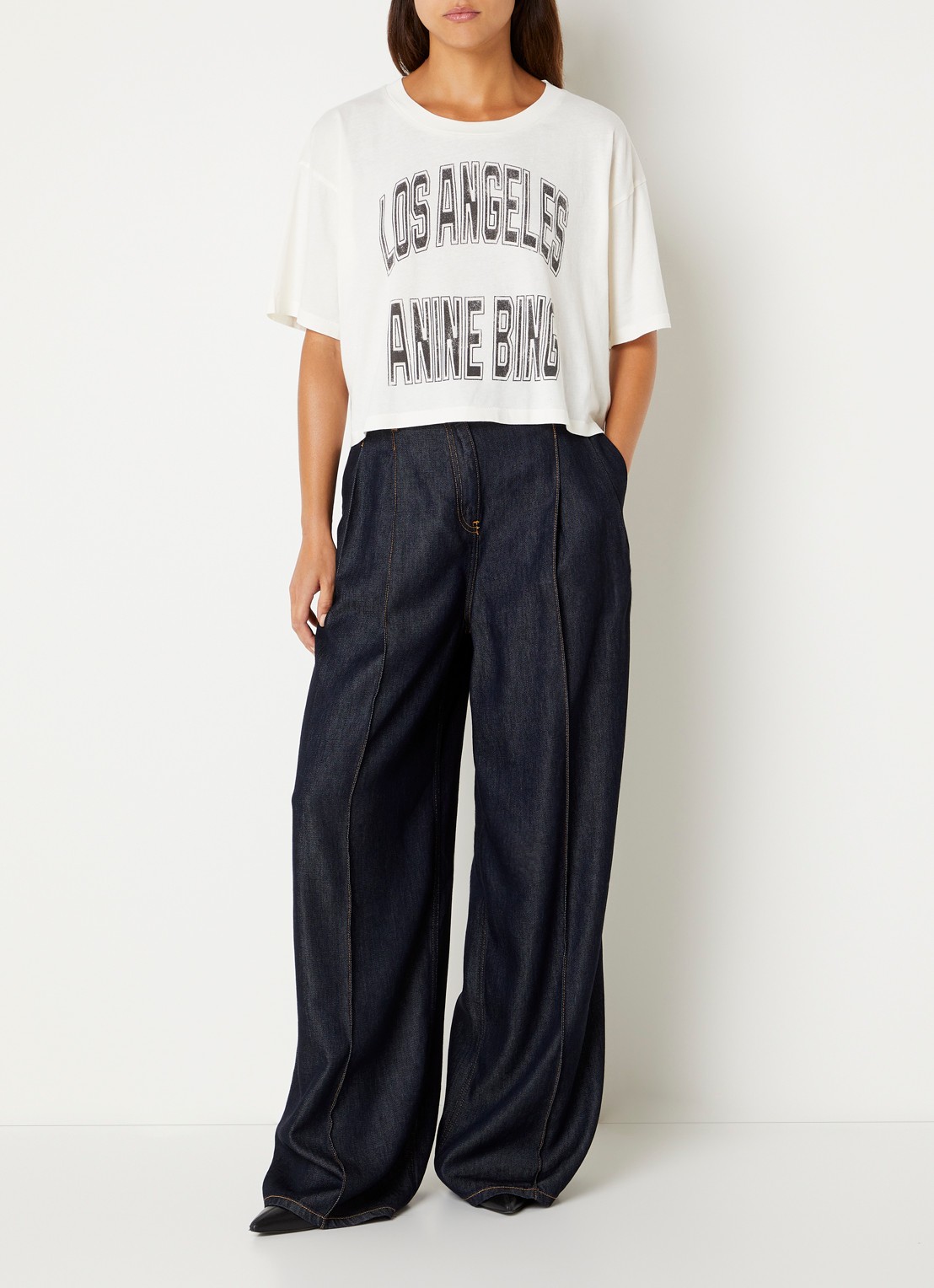 Anine Bing Johnny cropped T-shirt met logoprint - voorkant 2 gebroken wit