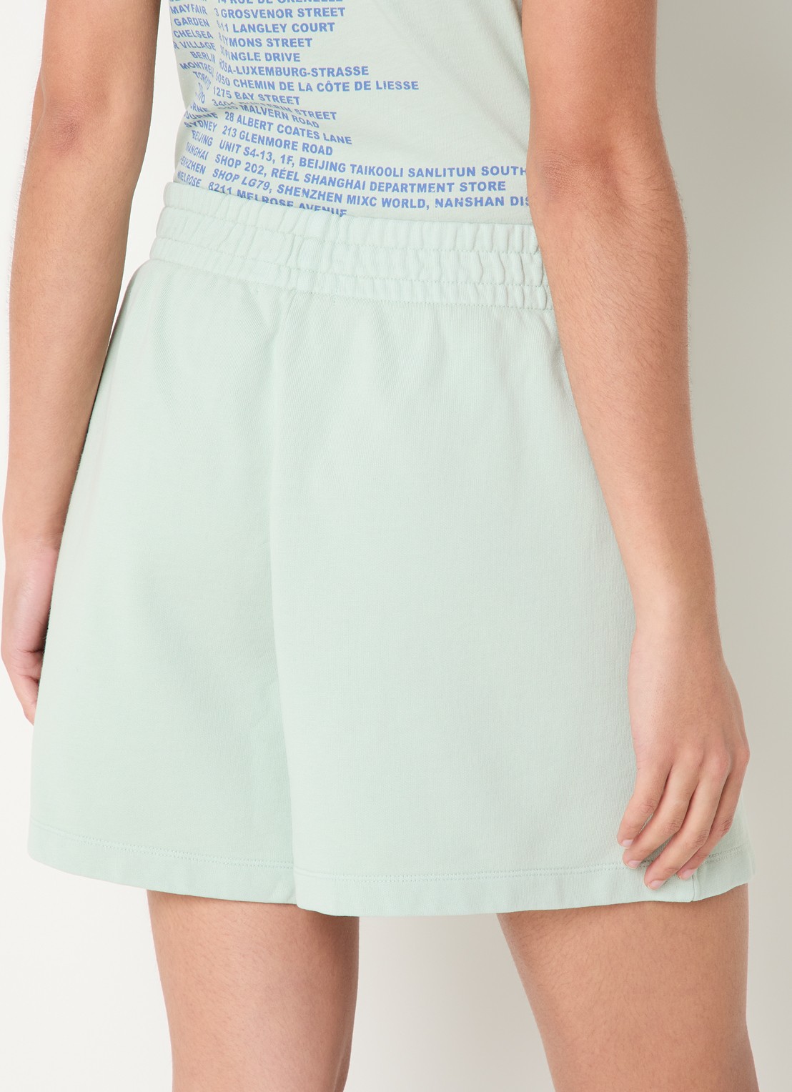 Anine Bing Kam high waist straight fit korte broek met steekzakken  - achterkant 3 lichtgroen