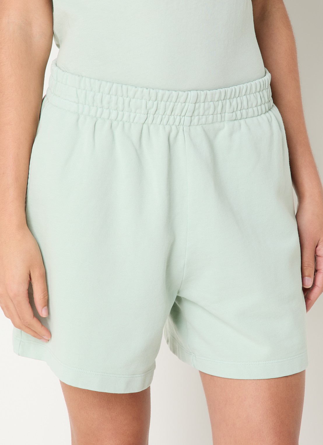 Anine Bing Kam high waist straight fit korte broek met steekzakken  - detail 4 lichtgroen