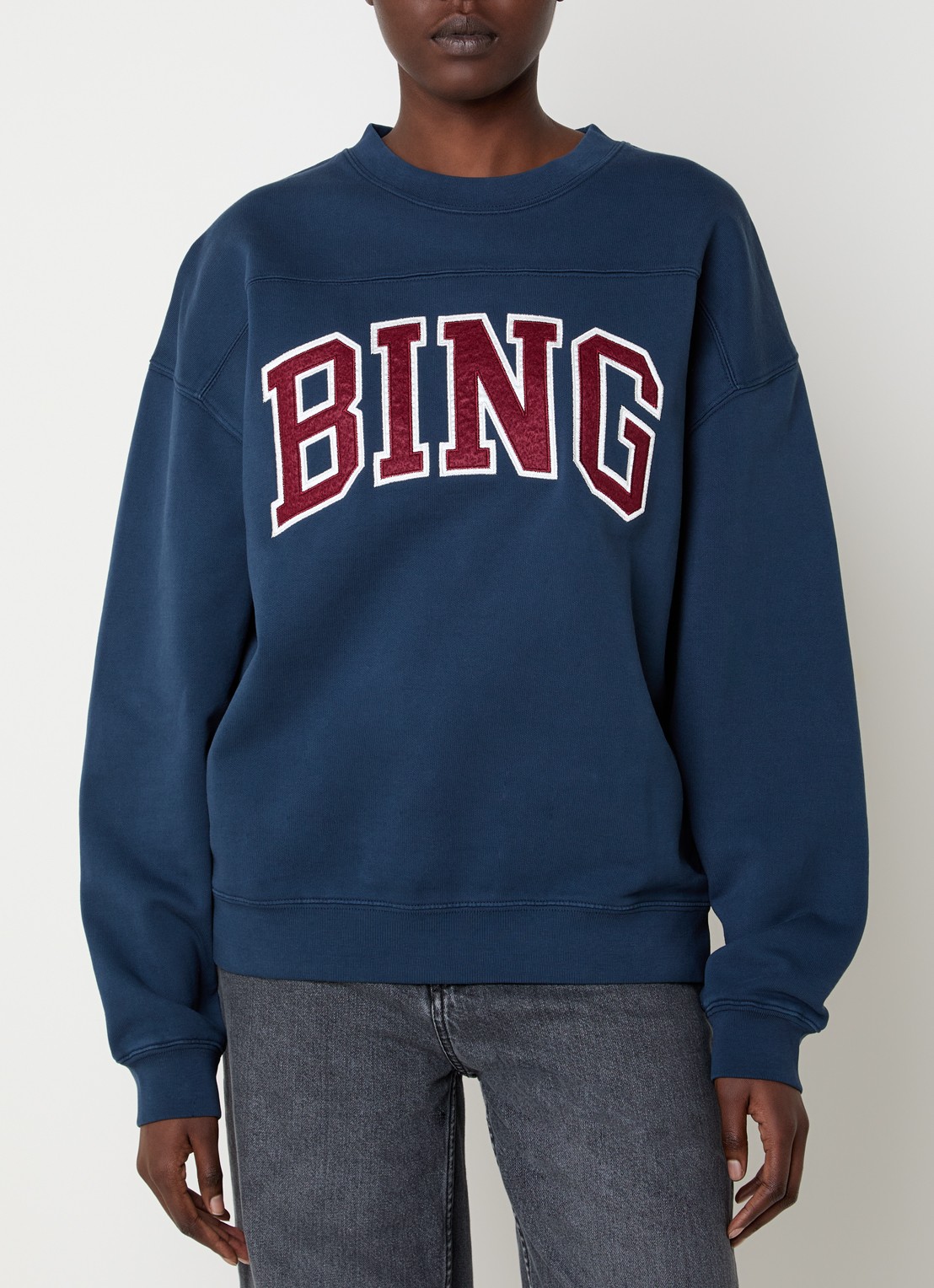 Anine Bing Trenton sweater met logoborduring - detail 4 indigo