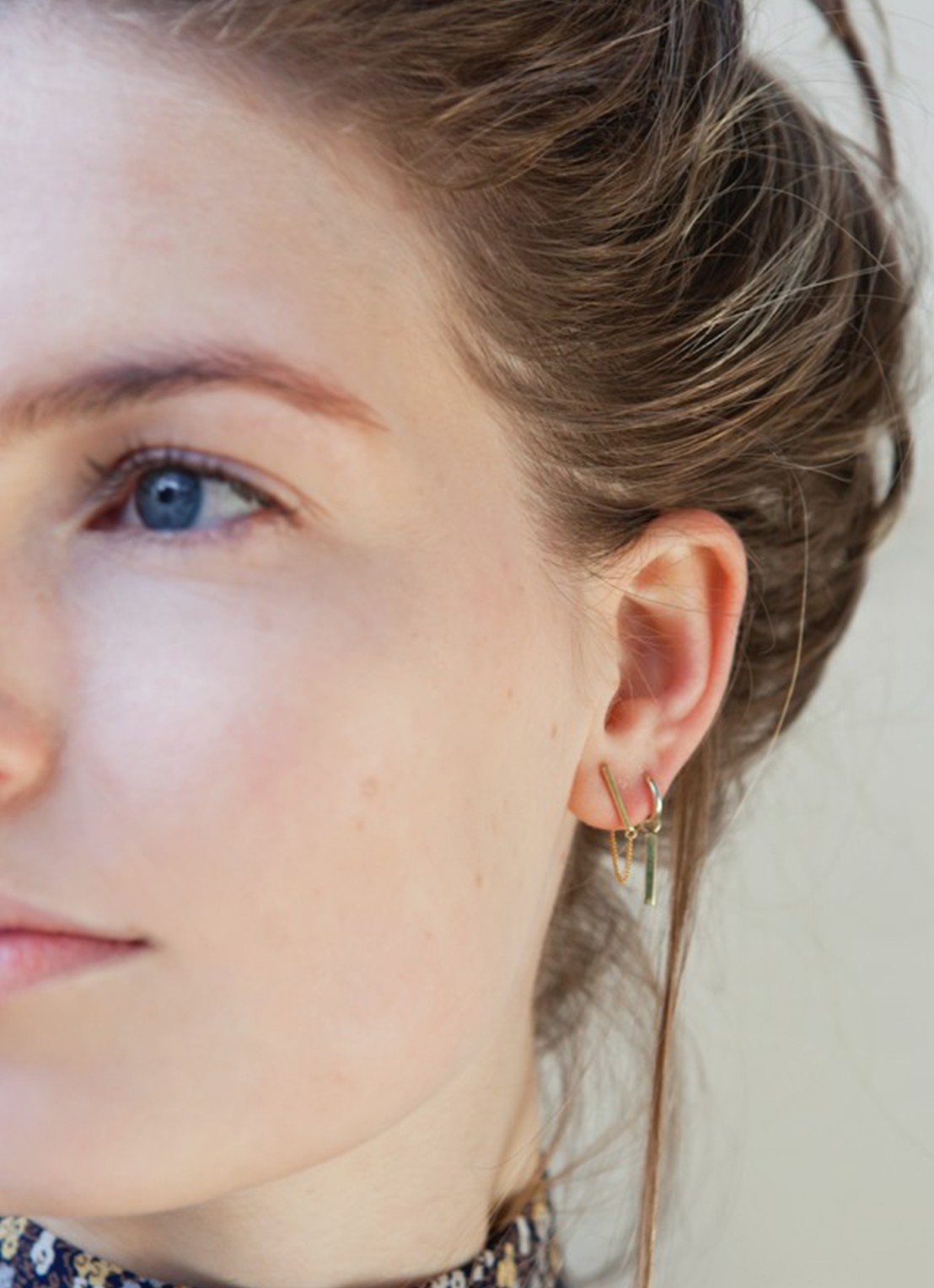 Anna + Nina Bar oorstekers verguld - detail 3 goud