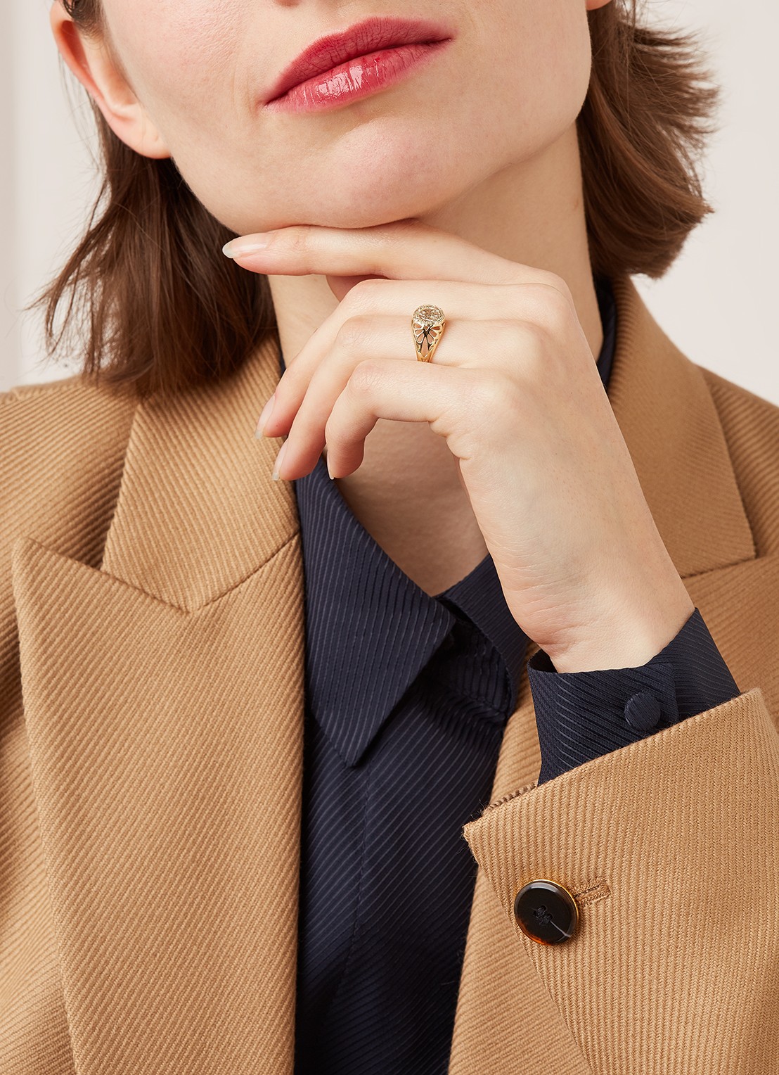 Anna + Nina Betsy Pink ring van 14 karaat geelgoud - voorkant 2 geelgoud