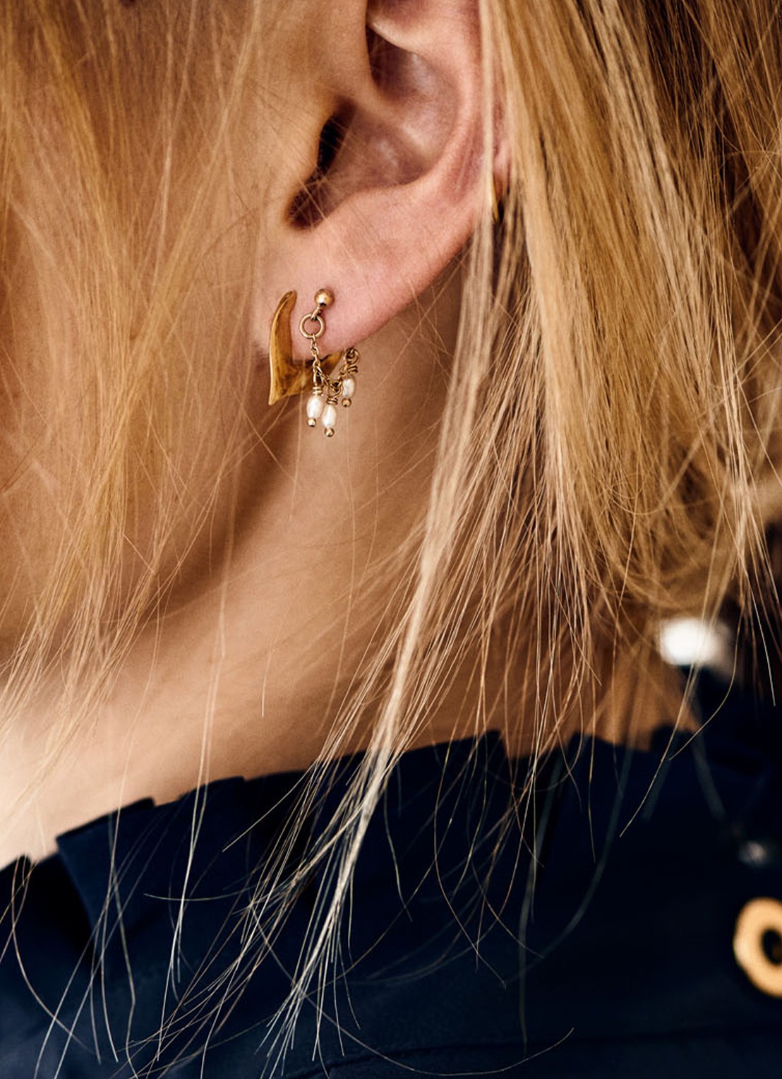 Anna + Nina Cosmic Dust Chain oorsteker verguld - voorkant 2 goud