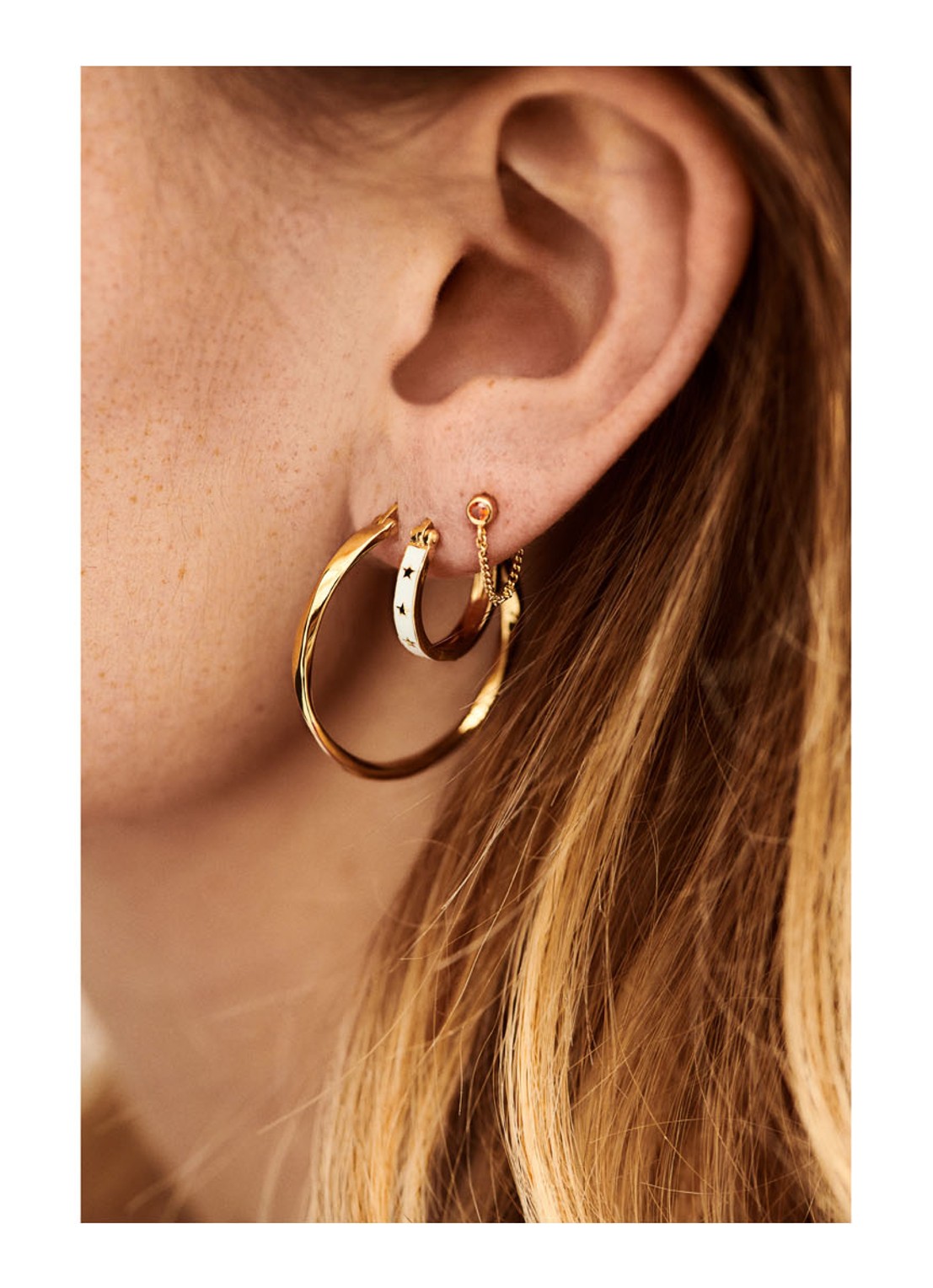 Anna + Nina Dazzling Hoop oorringen verguld - detail goud