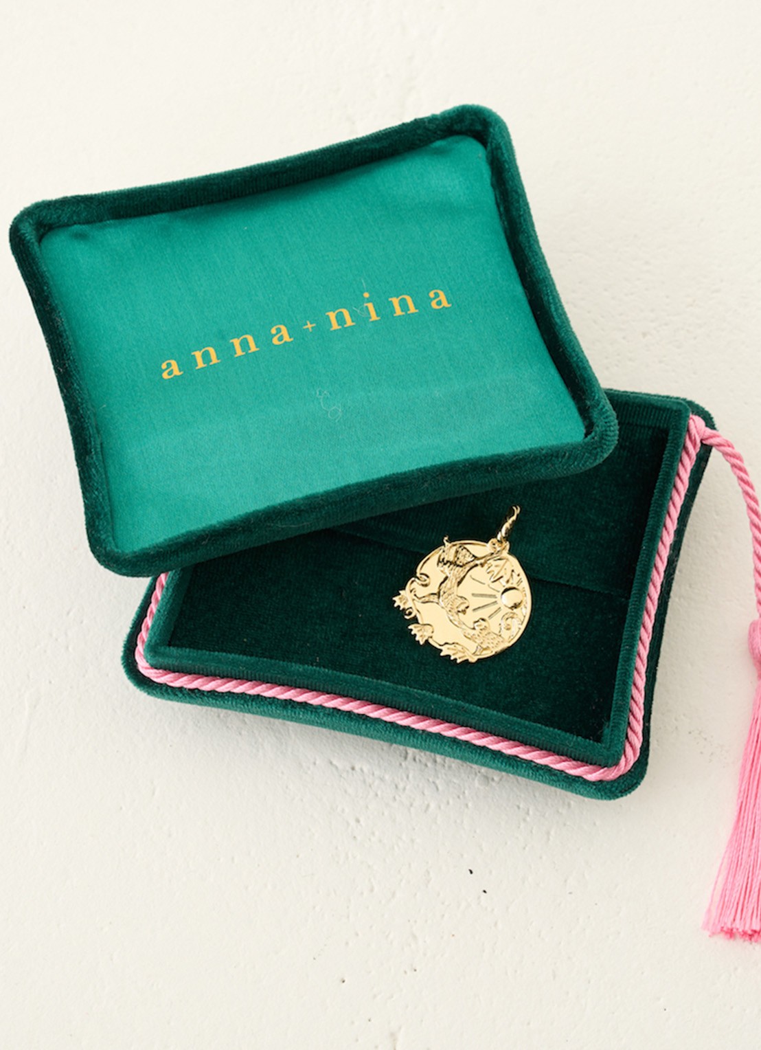 Anna + Nina Memorable Adventure hanger verguld - detail 5 goud