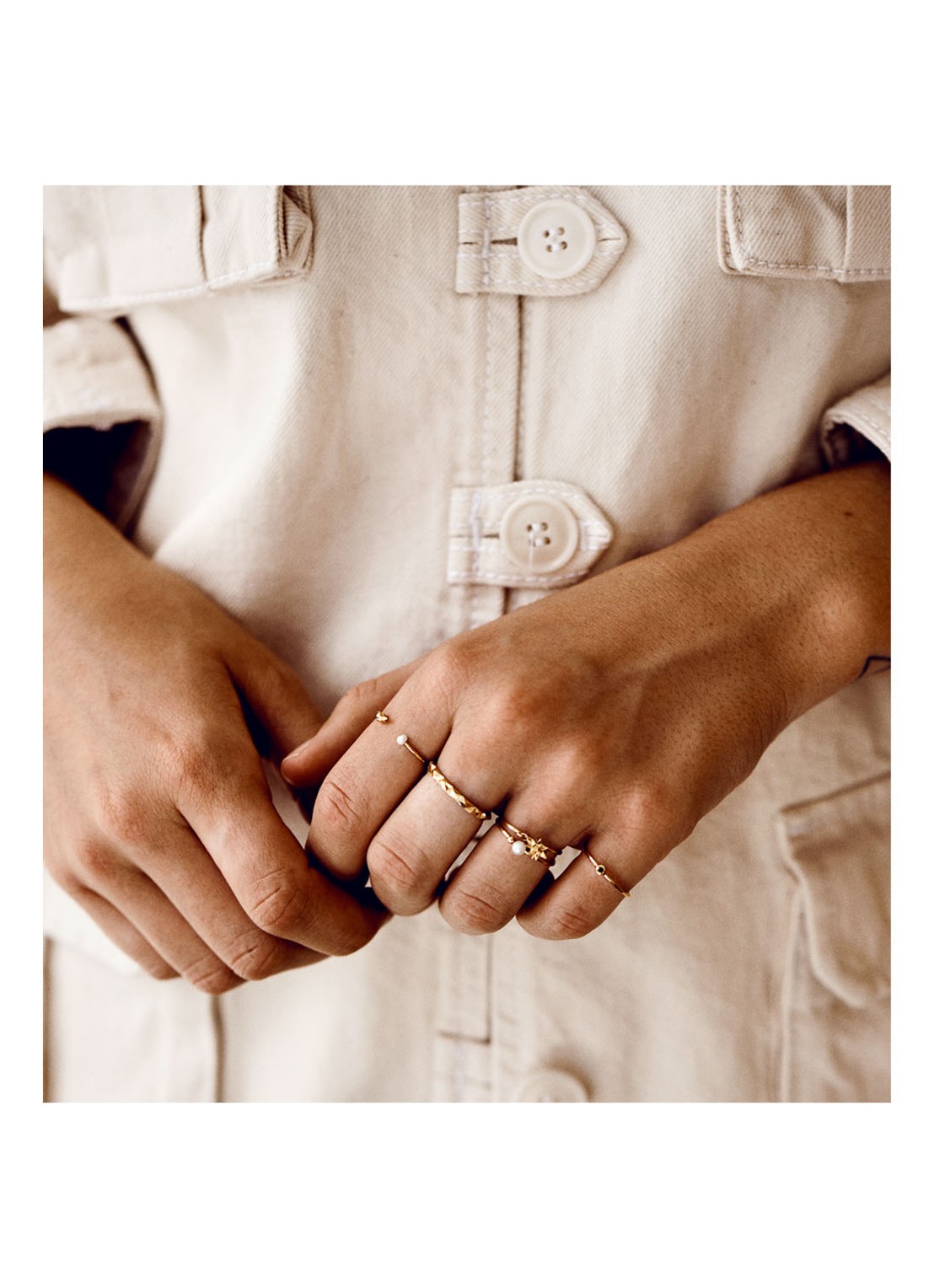 Anna + Nina Meteorite ring van 14k goud met onyx 18-2M908010G - detail geelgoud