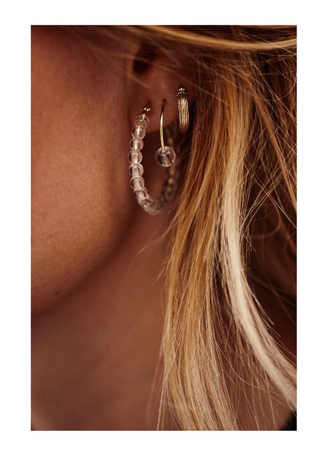 Anna + Nina Multi White Quartz oorringen verguld - voorkant 2 transparant
