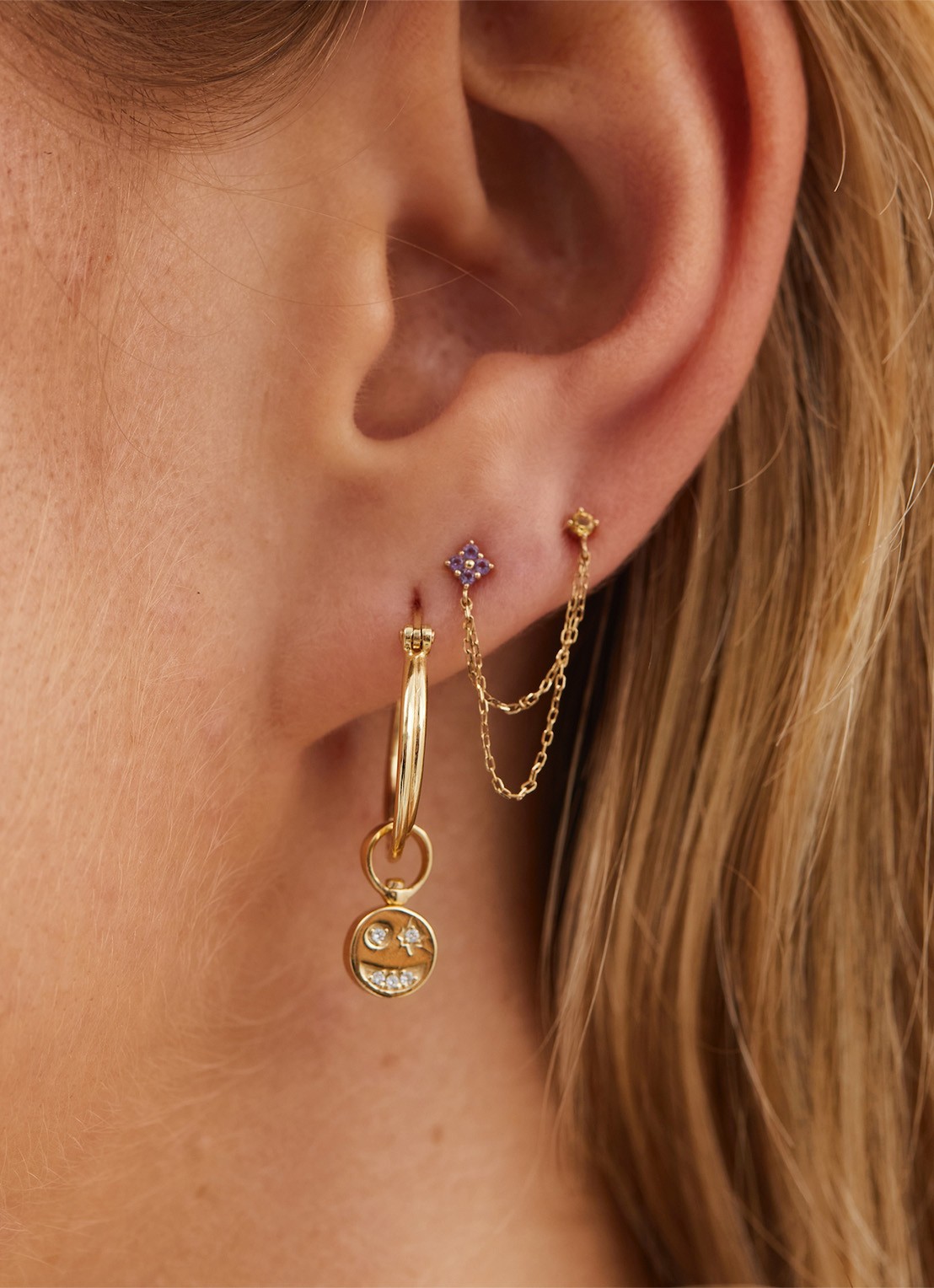 Anna + Nina Single Gilded Chain oorknopjes van 14 karaat geelgoud met amethist en citrien - voorkant 2 geelgoud