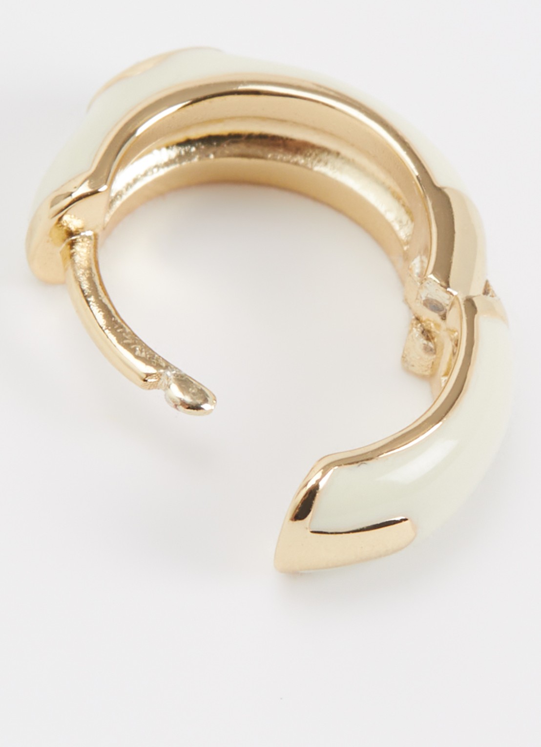 Anna + Nina Single Leaf Huggie oorring verguld - detail 2 goud