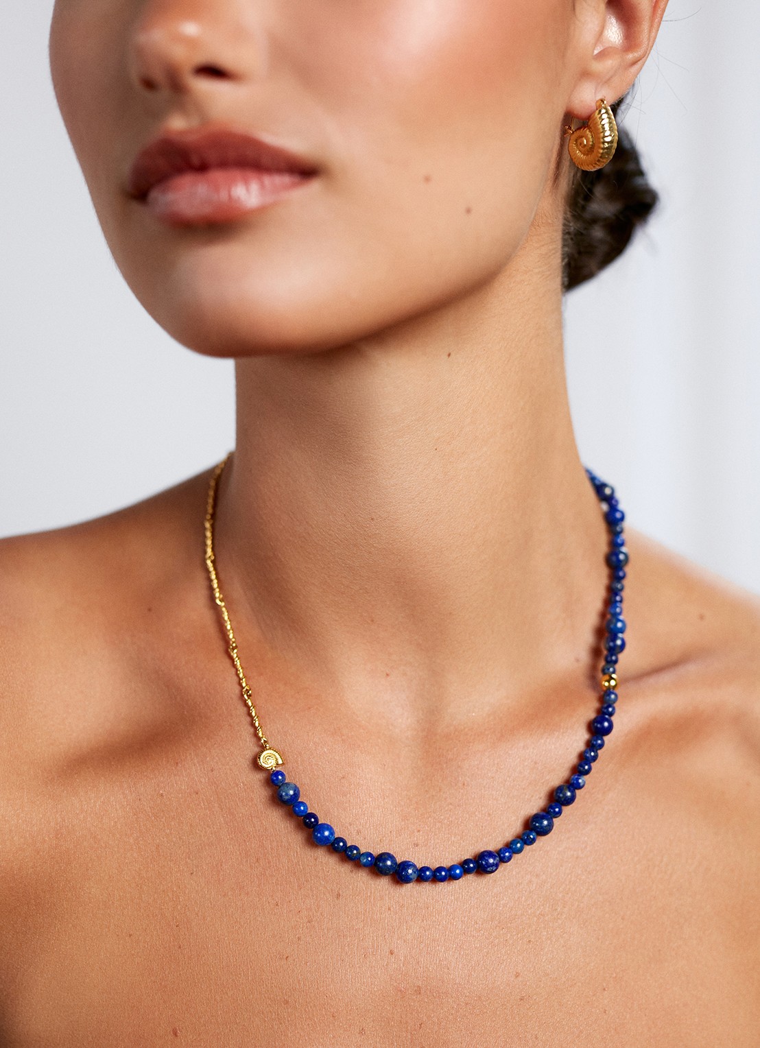 ANNI LU Deep Blue ketting verguld - detail 3 kobaltblauw