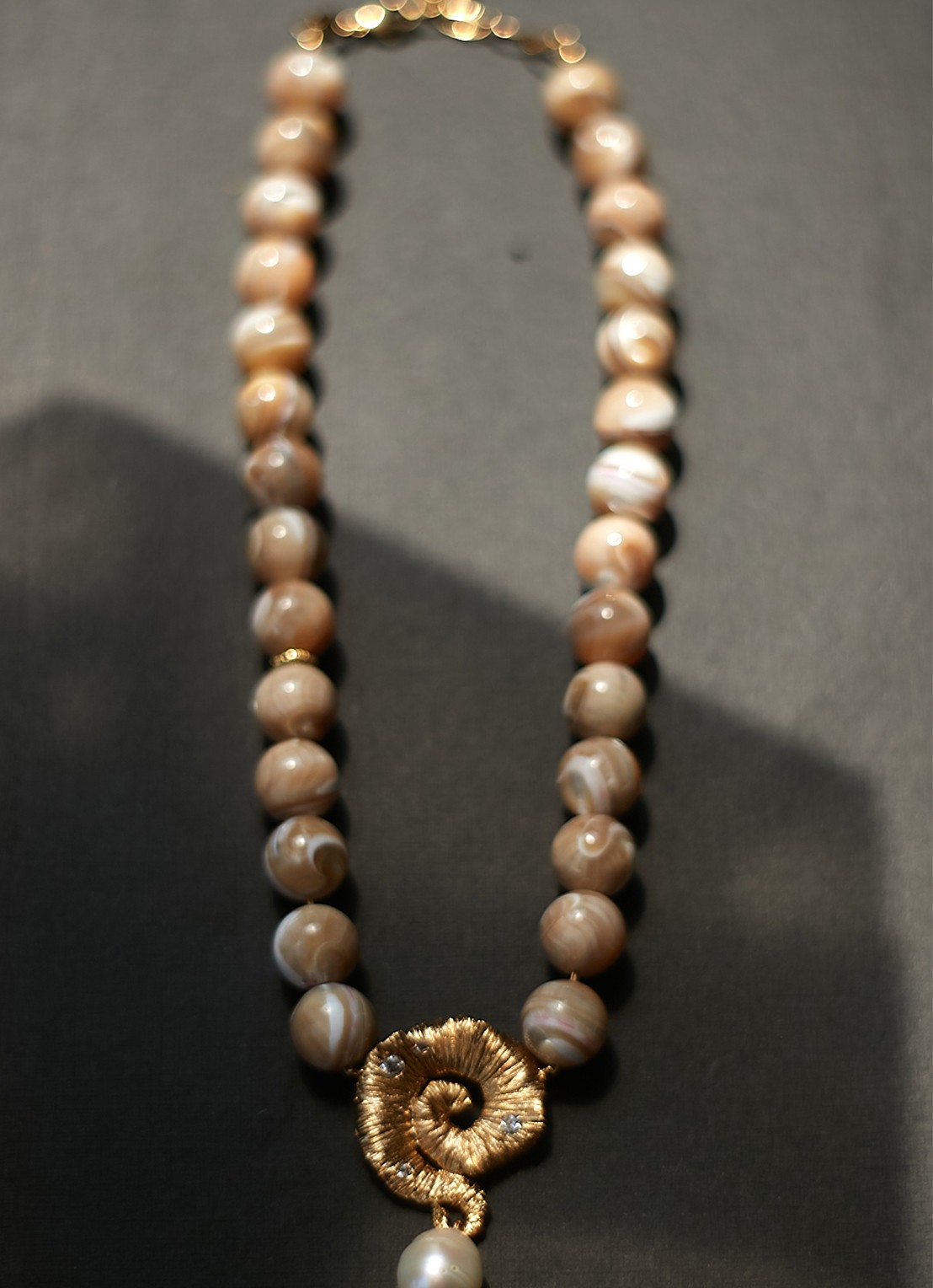 ANNI LU Jetset Gems ketting verguld - detail 4 beige