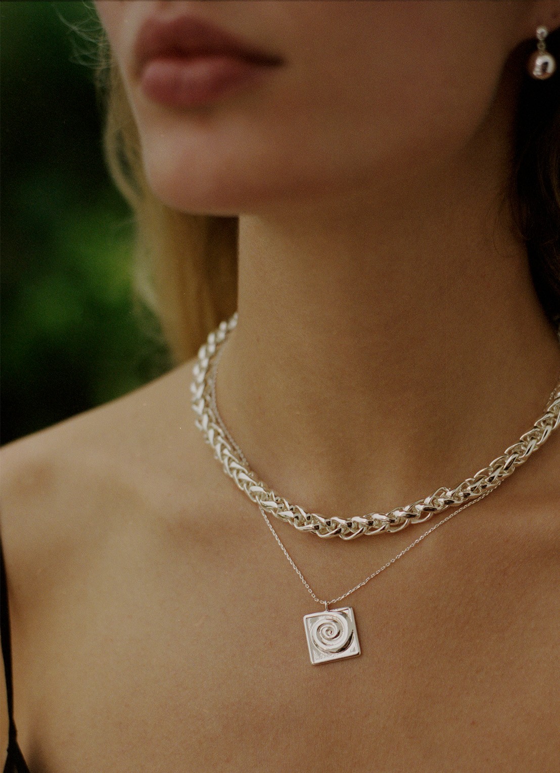 ANNI LU Liquid ketting van zilver - voorkant 2 zilver