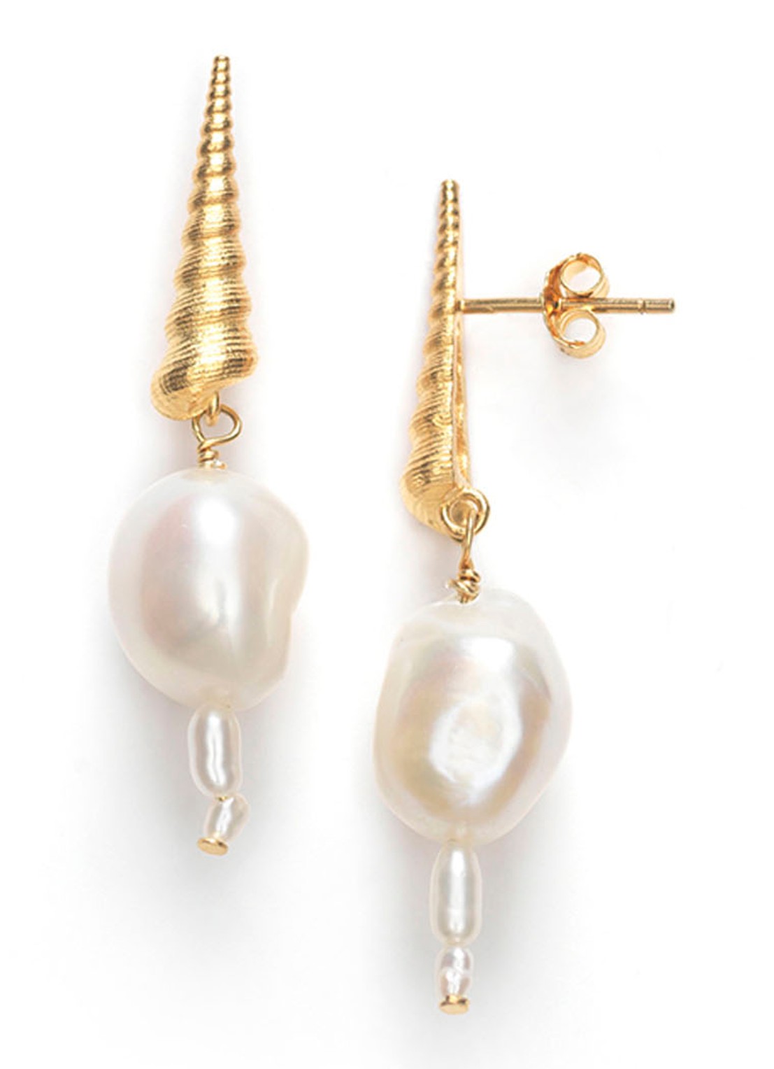 ANNI LU Turret Shell Baroque Pearl oorstekers verguld - voorkant 2 goud