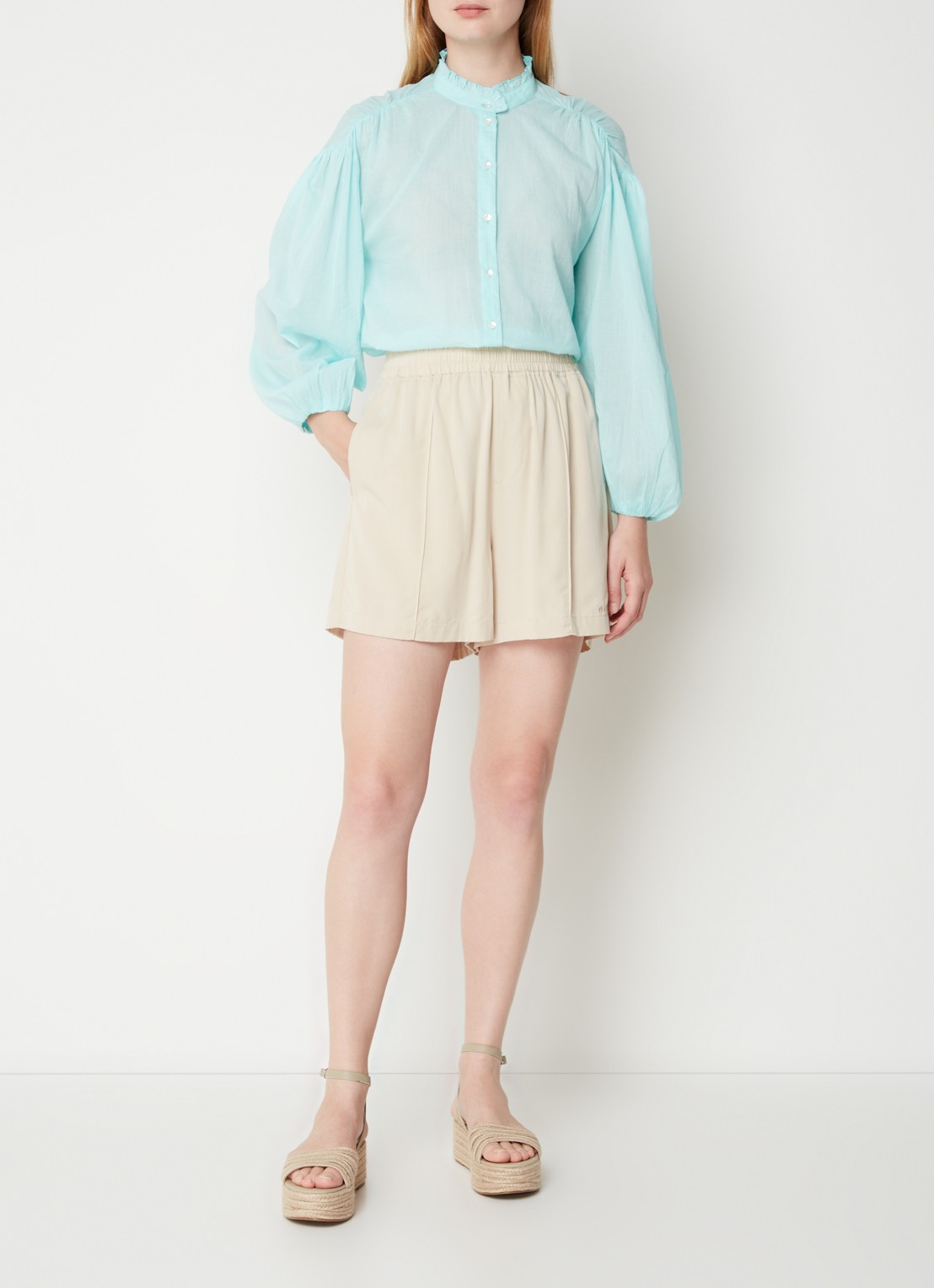 Antik Batik Anna blouse met opstaande kraag en ballonmouw - voorkant 2 aquablauw