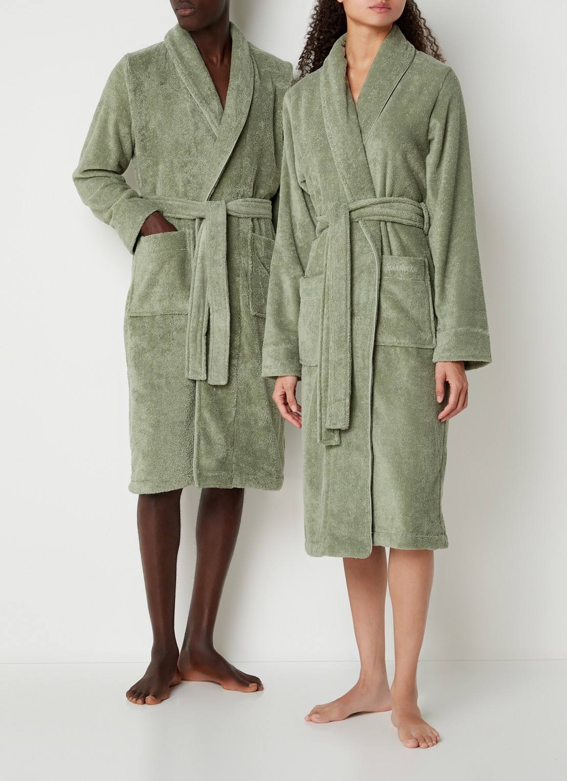 Aquanova Badjas van katoen met opgestikte zakken - unisex - detail olijfgroen