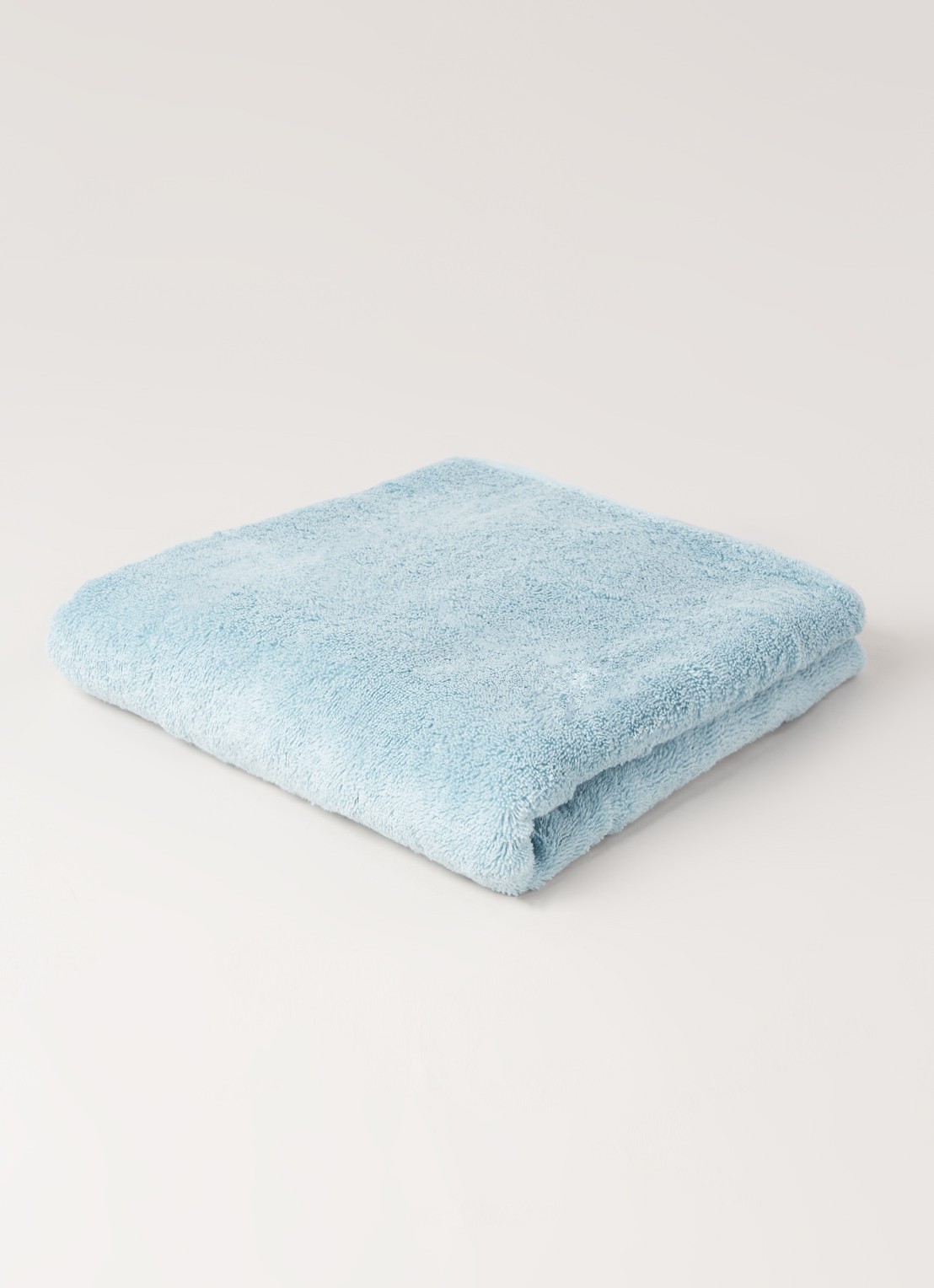 Aquanova London badlaken 70 cm x 130 cm - voorkant 2 lichtblauw