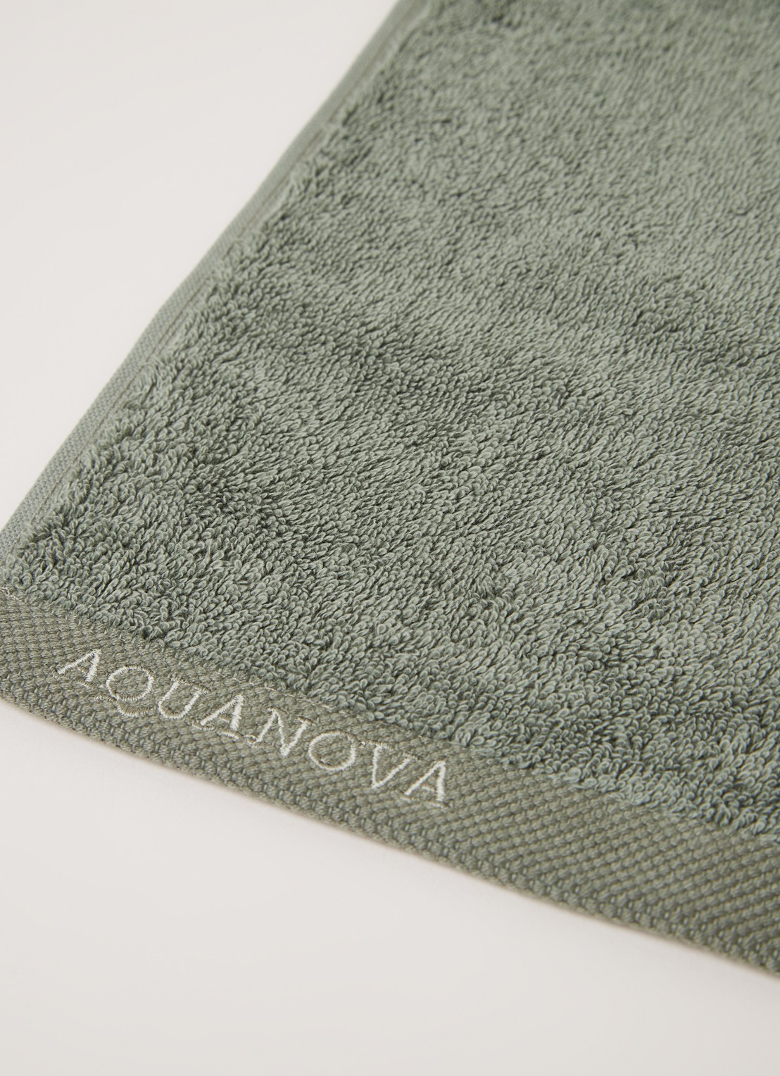 Aquanova London gastendoek 30 cm x 50 cm - detail 3 legergroen