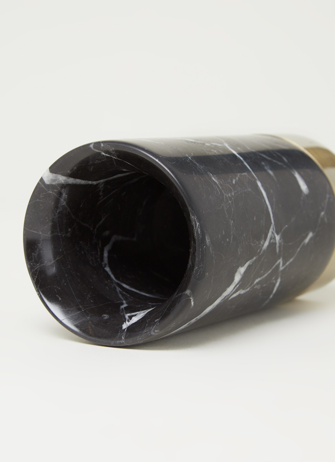 Aquanova Nero tandenborstelhouder van natuursteen - detail zwart
