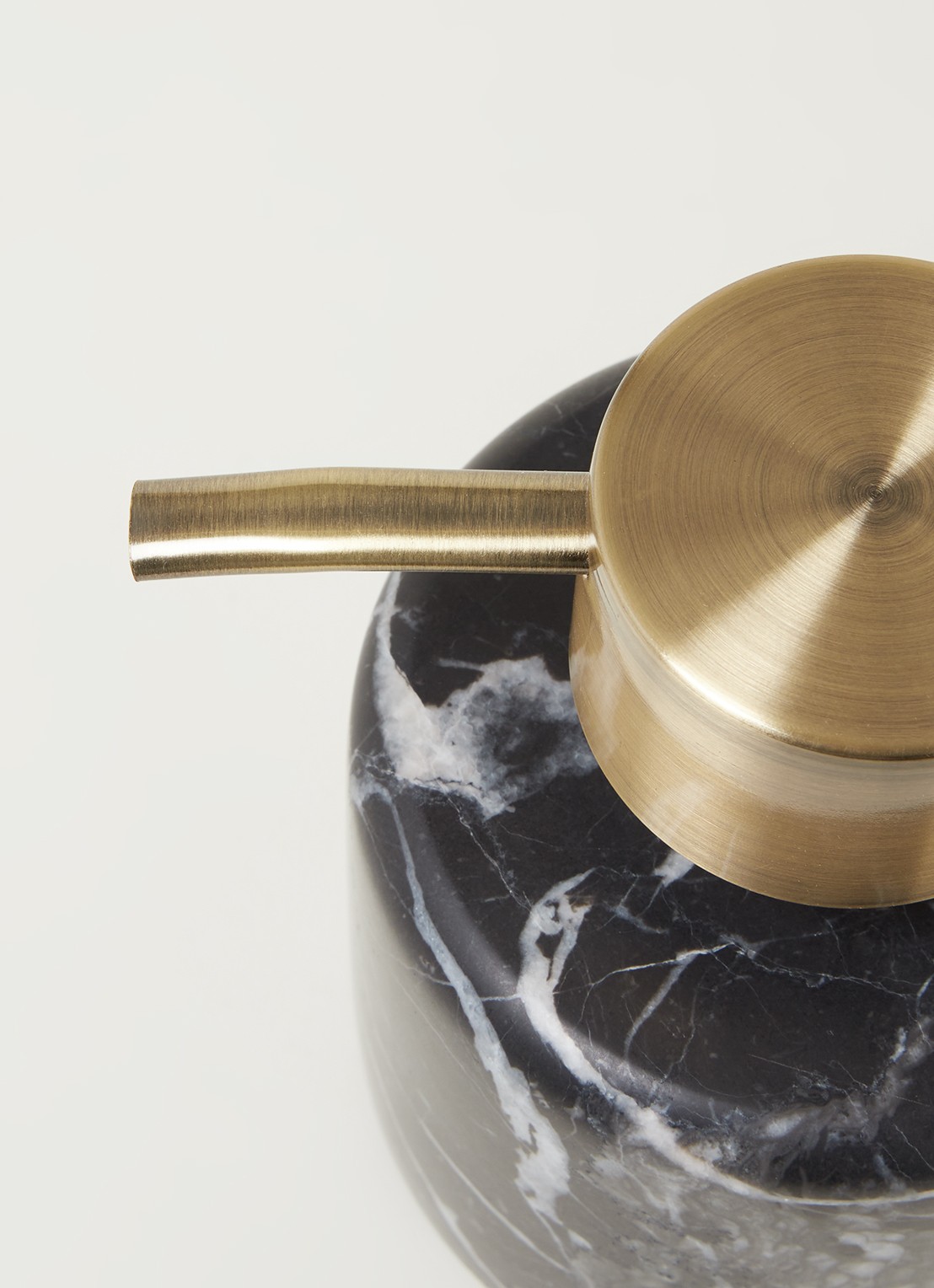 Aquanova Nero zeepdispenser van natuursteen - detail zwart
