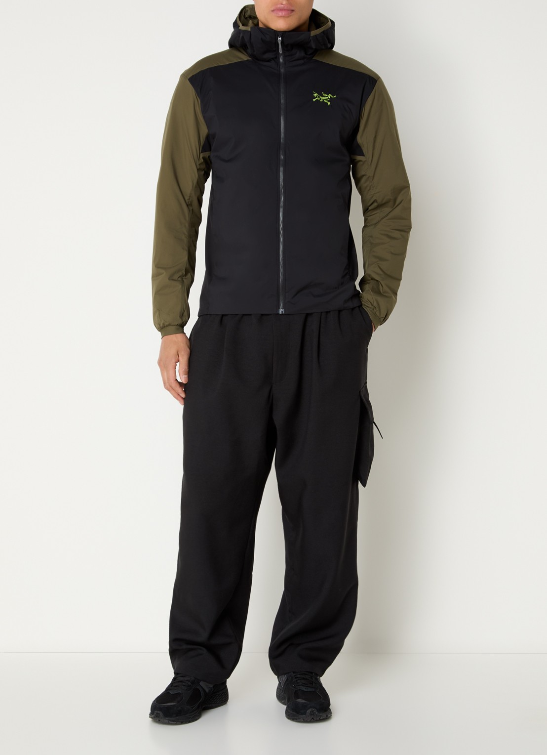 Arc'teryx Atom gewatteerd jack met capuchon en ritszakken - voorkant 2 bronsgroen
