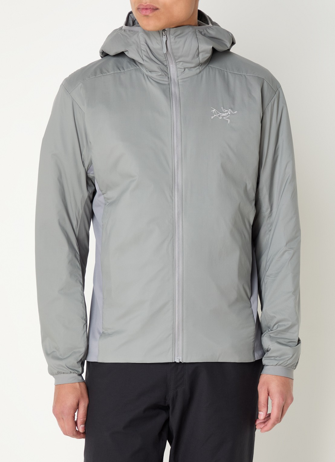 Arc'teryx Atom gewatteerd jack met capuchon en ritszakken - detail lichtgrijs