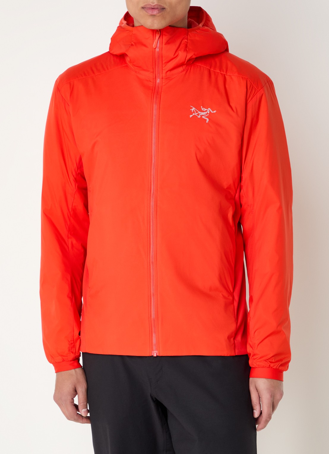 Arc'teryx Atom gewatteerd jack met capuchon en ritszakken - detail 4 rood