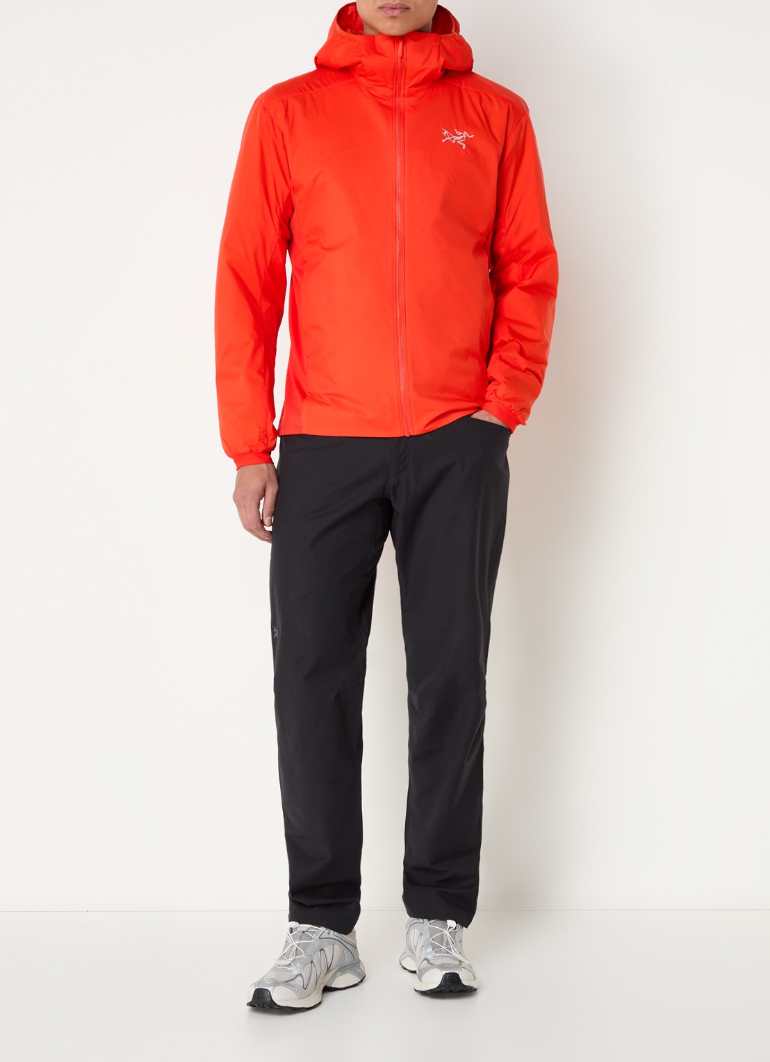 Arc'teryx Atom gewatteerd jack met capuchon en ritszakken - voorkant 3 rood